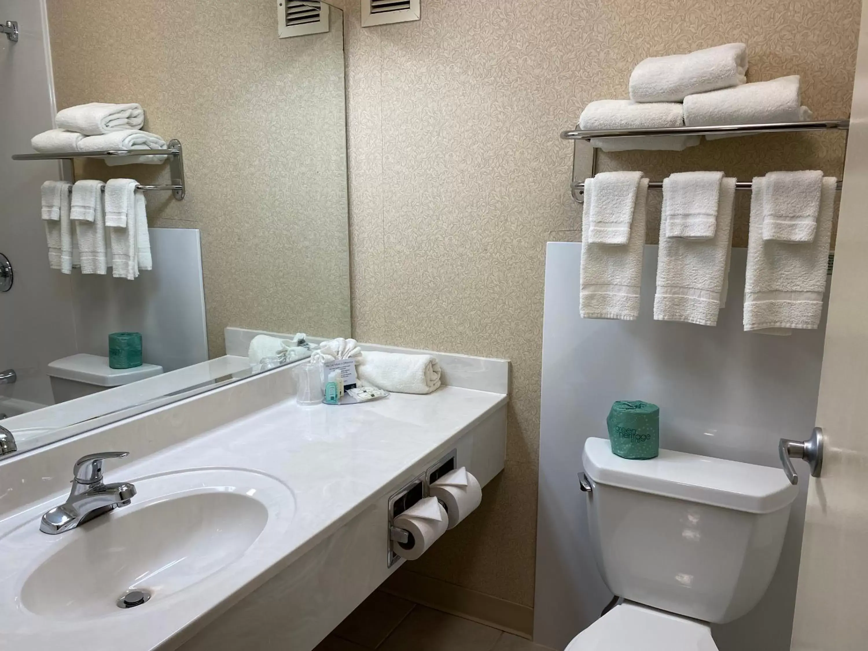 Bathroom in Quality Inn Geneseo