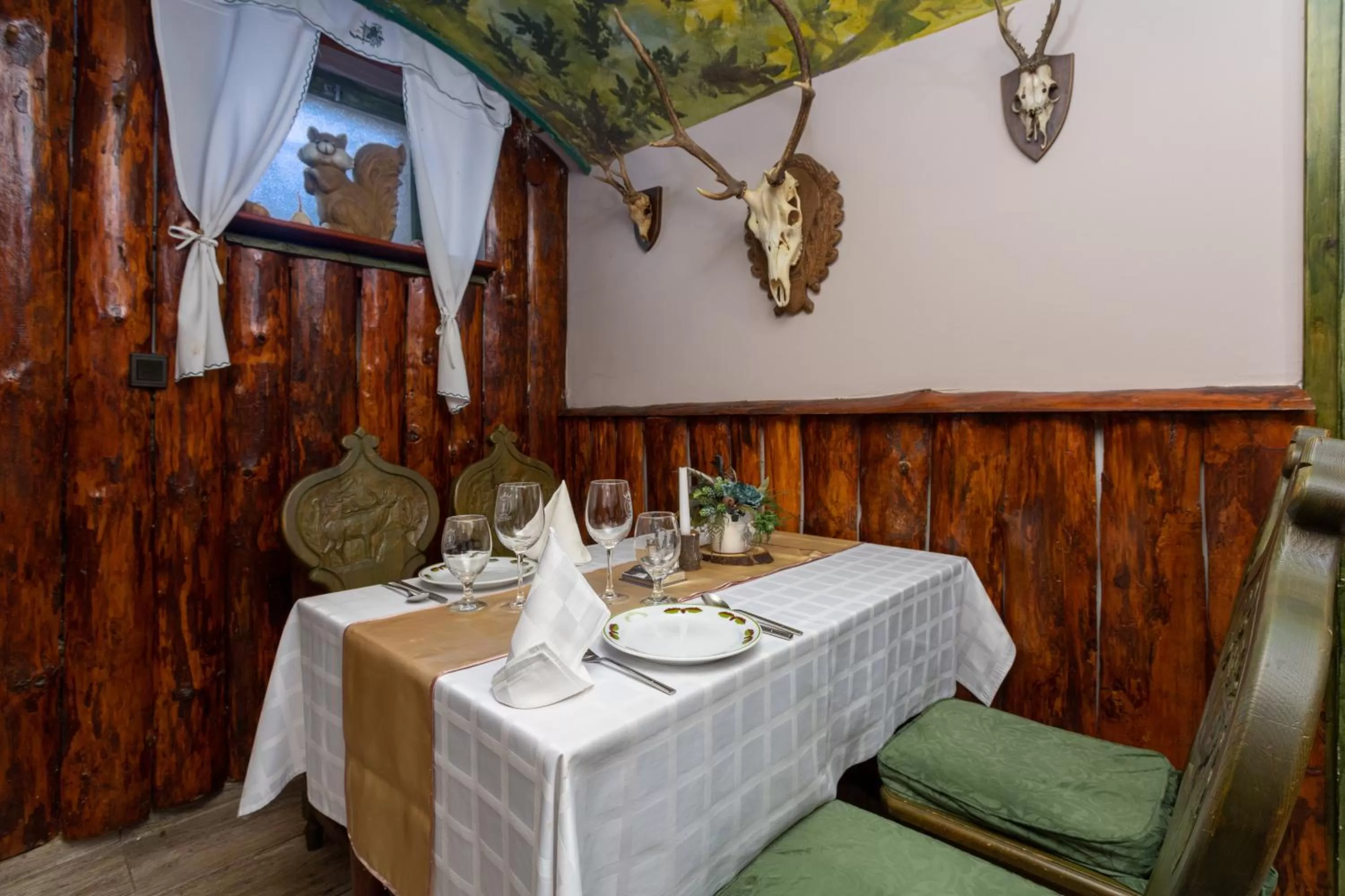 Restaurant/places to eat in Illés Hotel