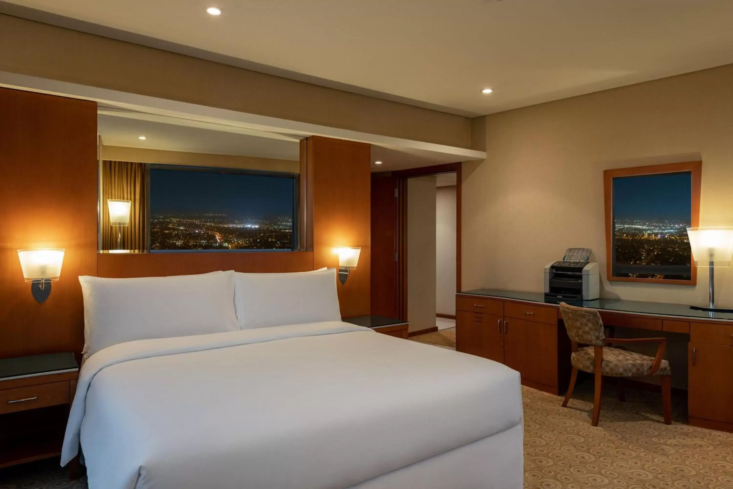 Bedroom, Bed in Four Points By Sheraton Kuwait