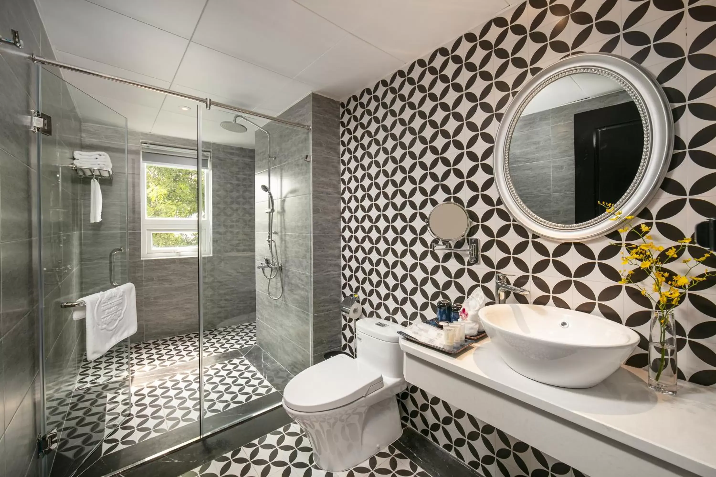 Bathroom in Shining Central Hotel & Spa