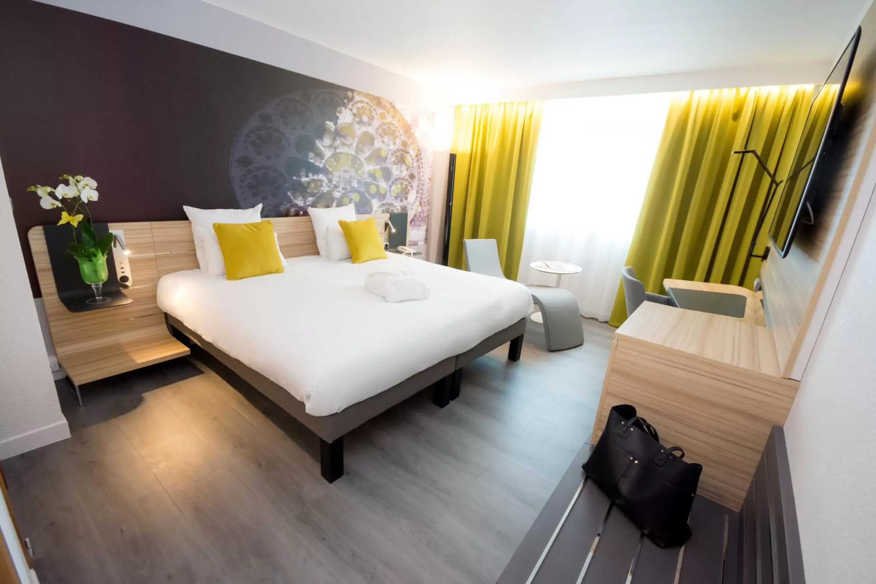 Photo of the whole room, Bed in Novotel Chartres