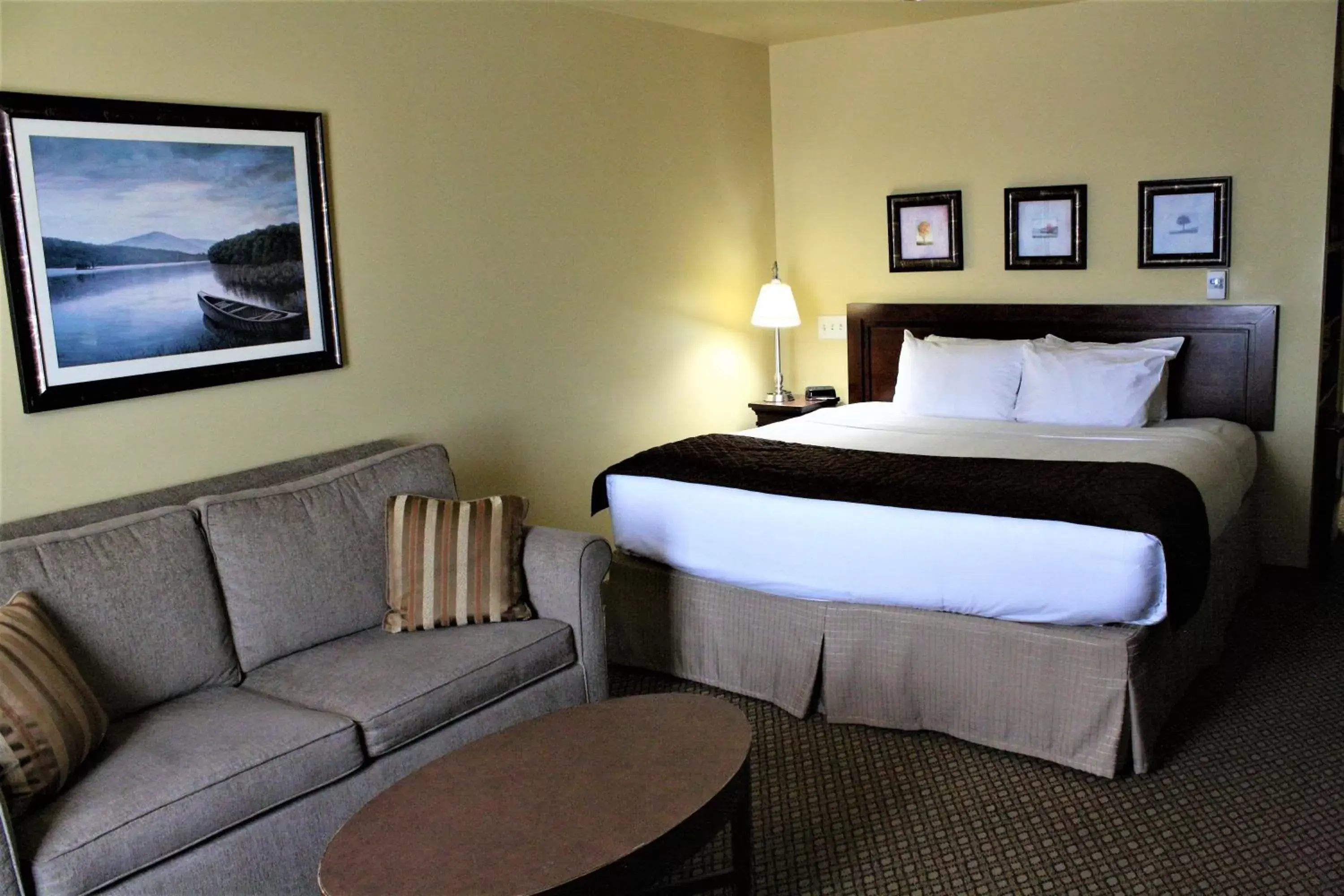 Bed in Jefferson Street Inn, a Member of Radisson Individuals