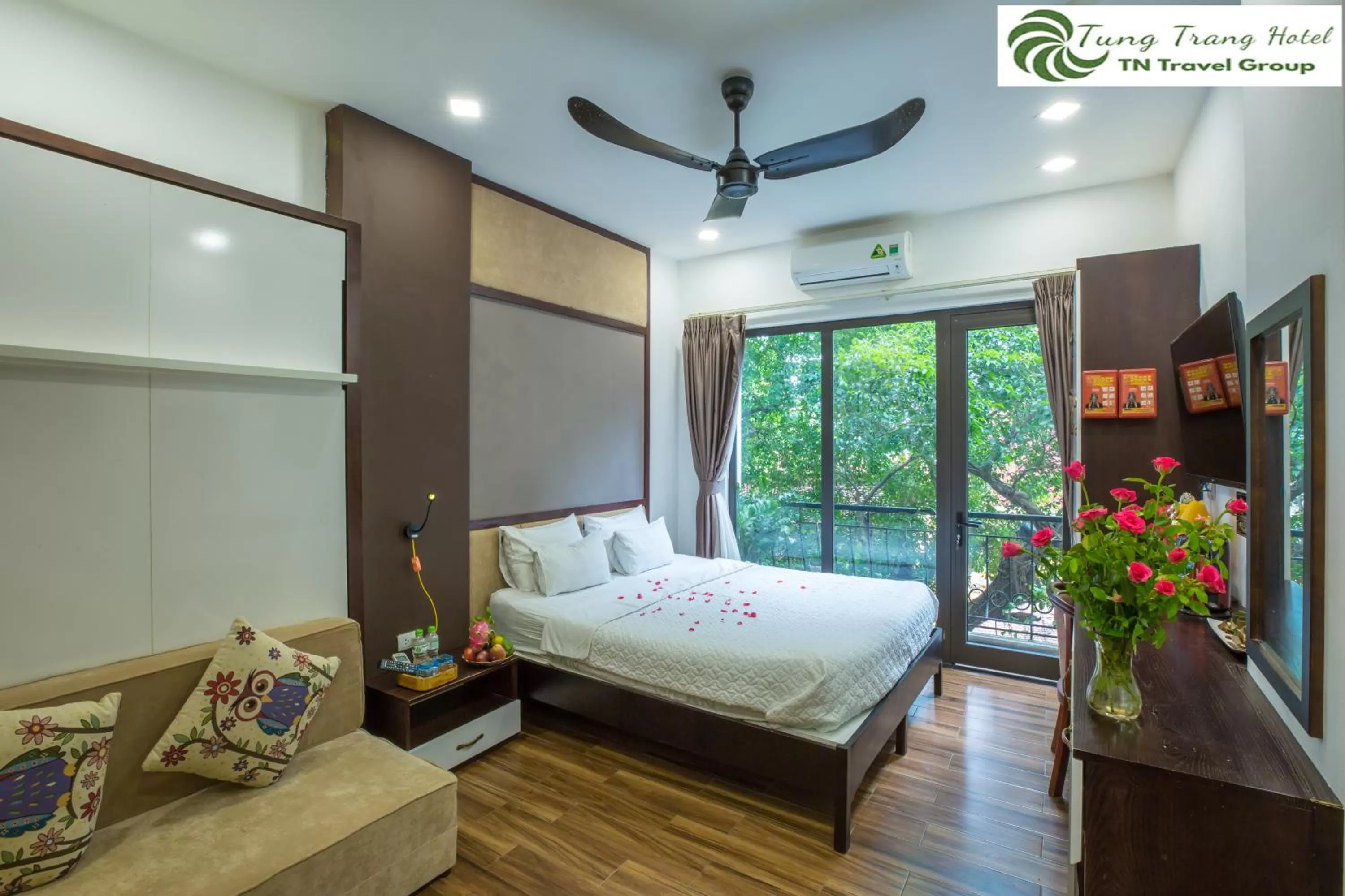 Bedroom, Bed in Tung Trang Hotel