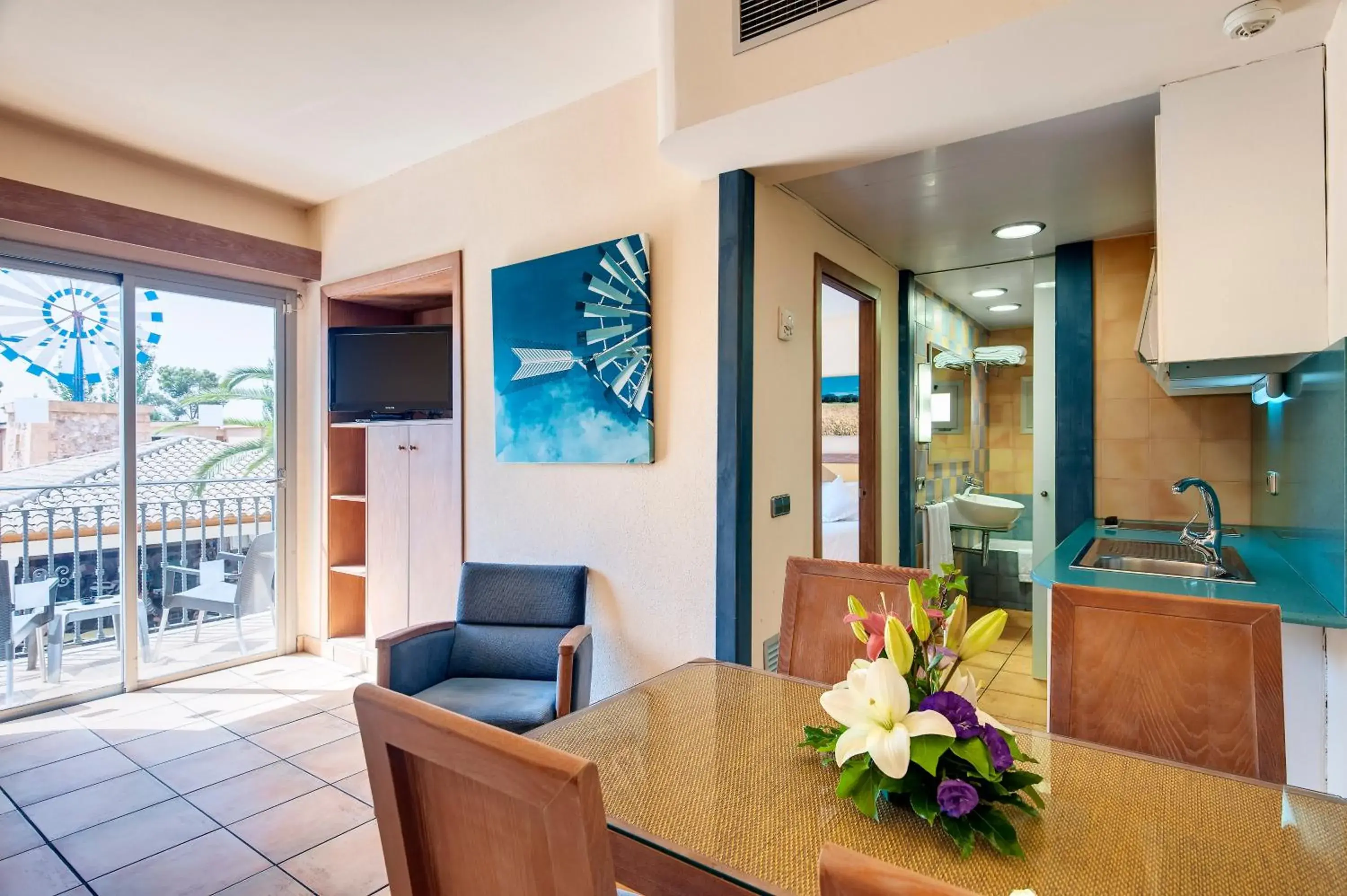 Photo of the whole room, Seating Area in Occidental Playa de Palma