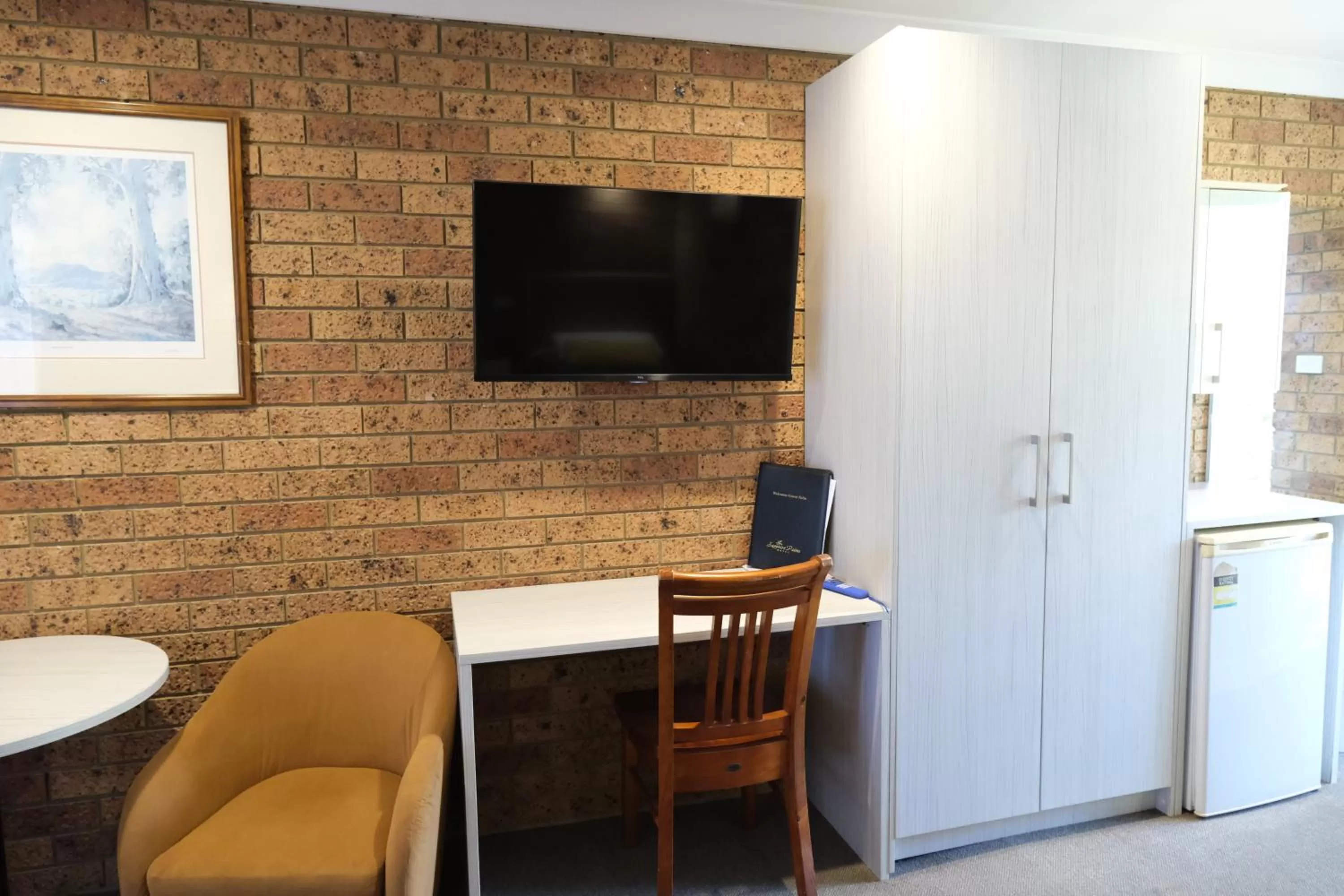 TV and multimedia in Sapphire Palms Motel