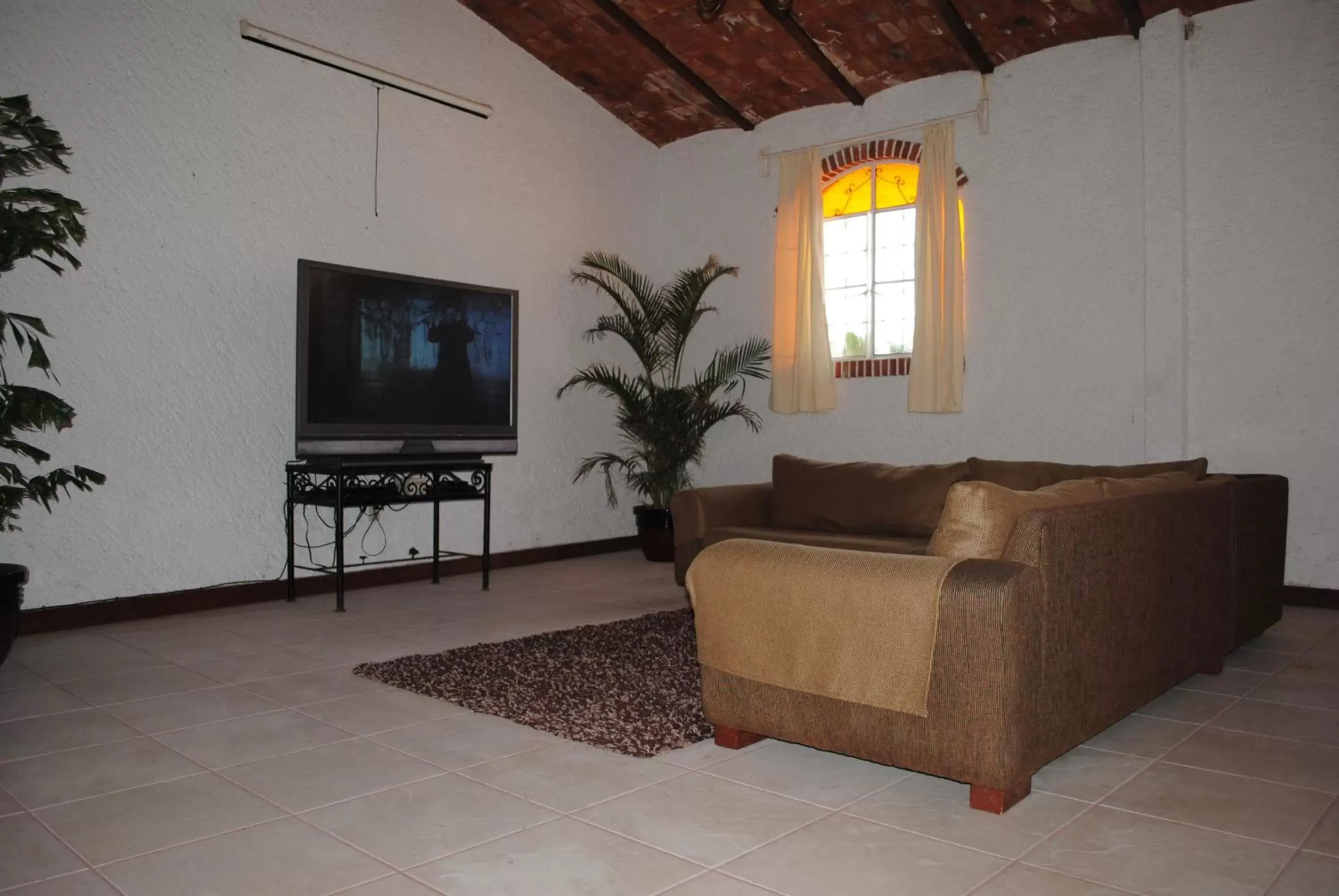 Communal lounge/ TV room, Seating Area in Mama Chuy Hotel & Villas