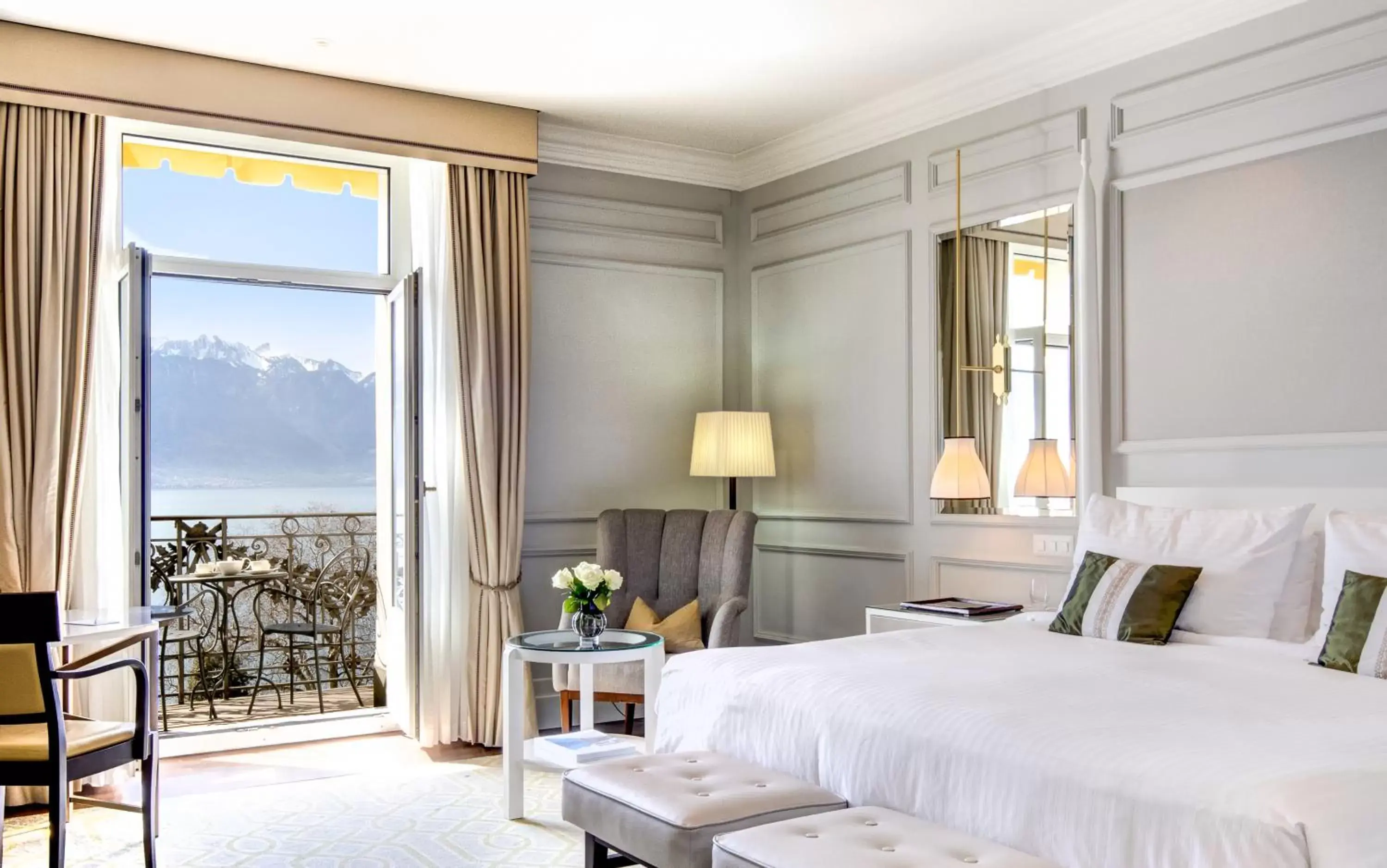 Bed in Fairmont Le Montreux Palace