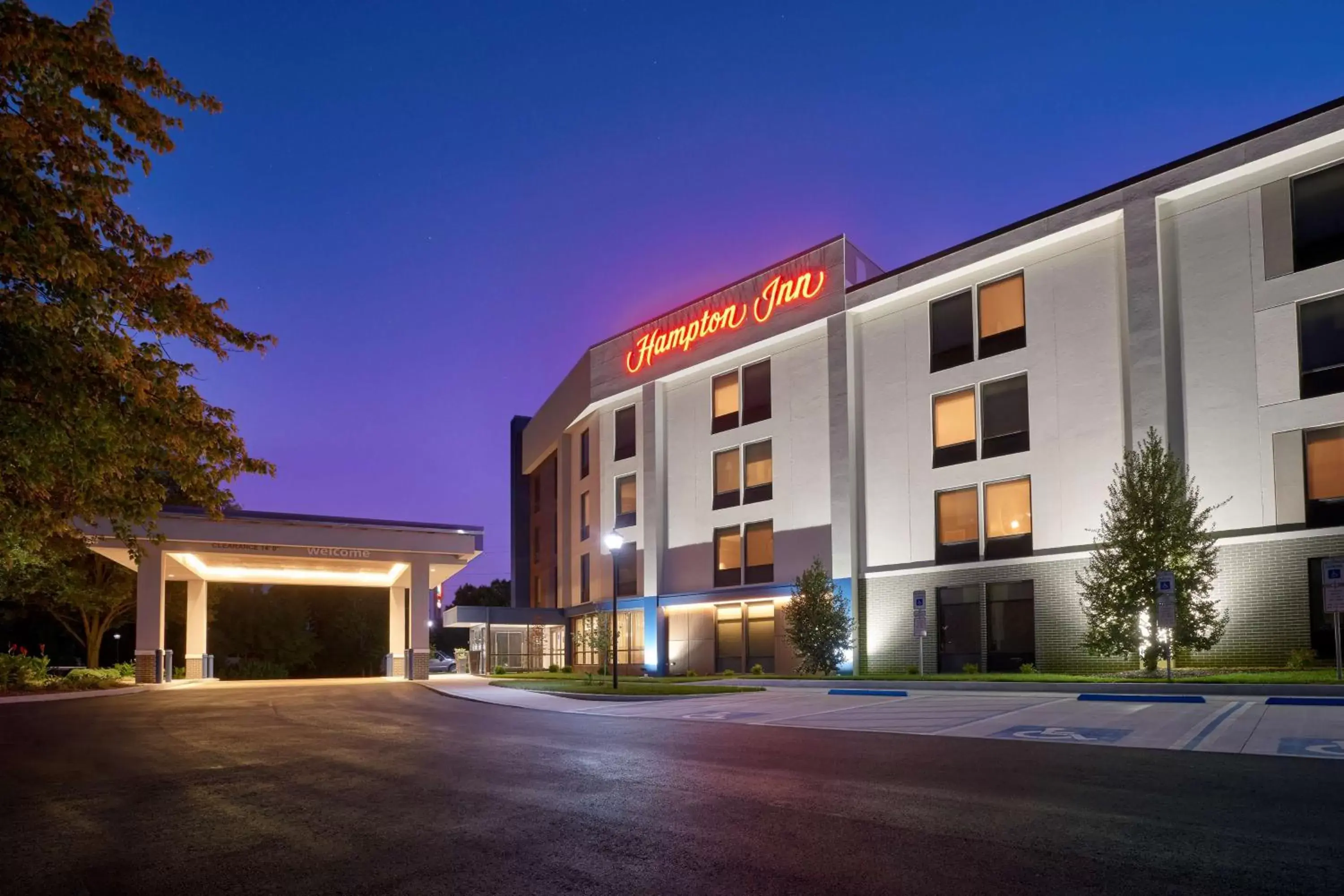 Property building in Hampton Inn by Hilton Harrisburg West Property building in Hampton Inn by Hilton Harrisburg West