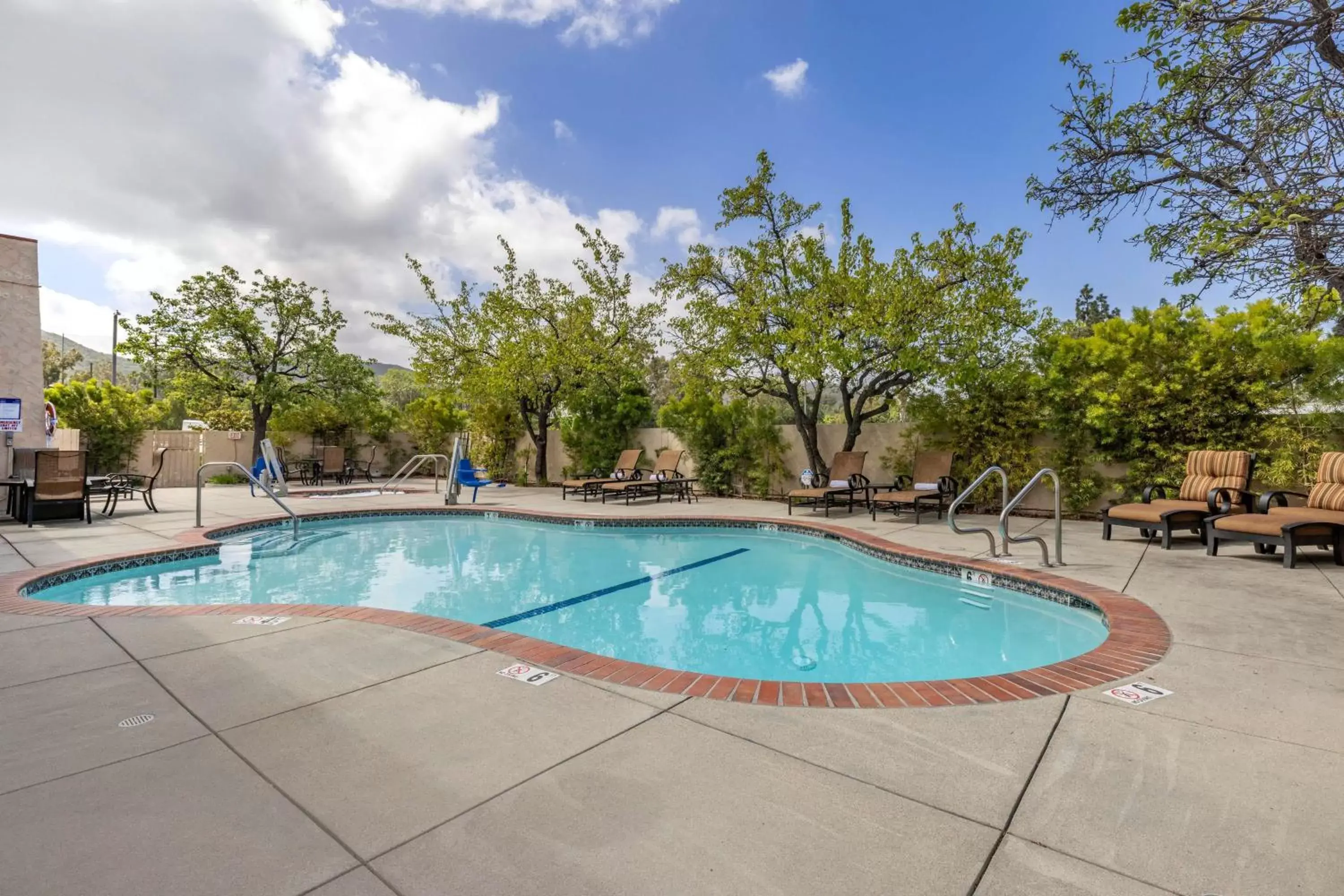 Pool view, Swimming Pool in Best Western Plus Thousand Oaks Inn