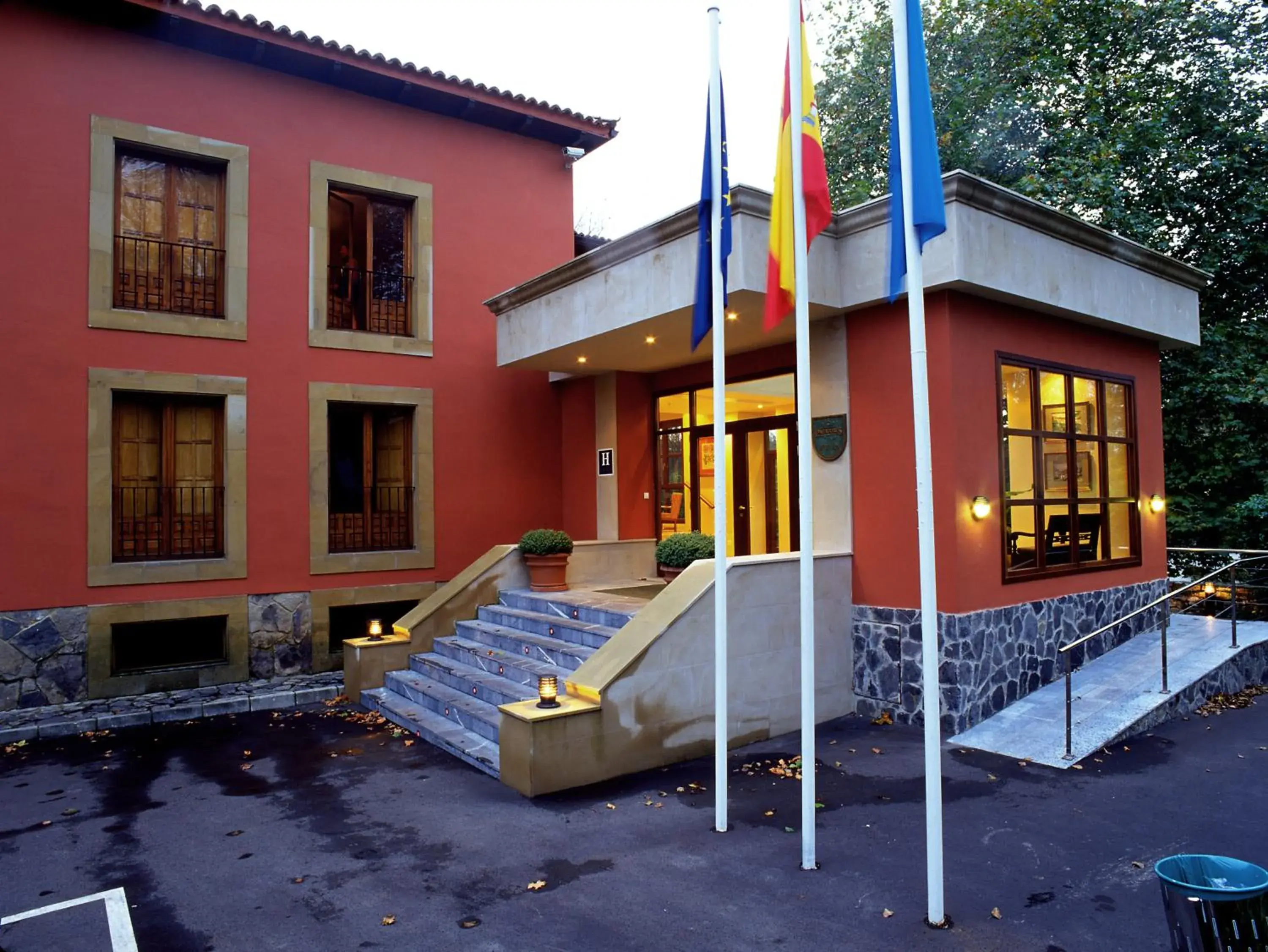 Facade/entrance, Property Building in Parador de Gijón