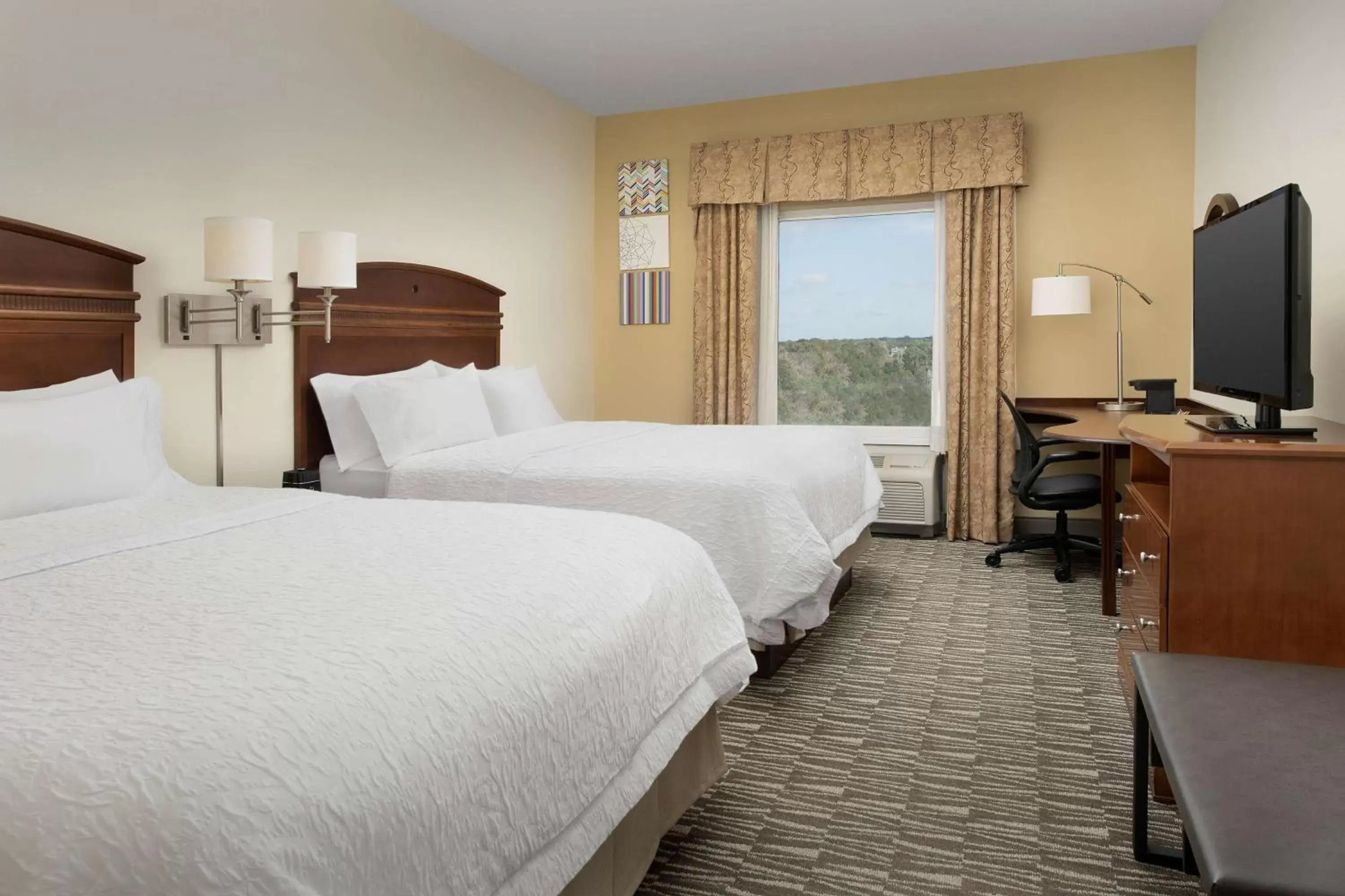 Bedroom, Bed in Hampton Inn & Suites Lakeland-South Polk Parkway