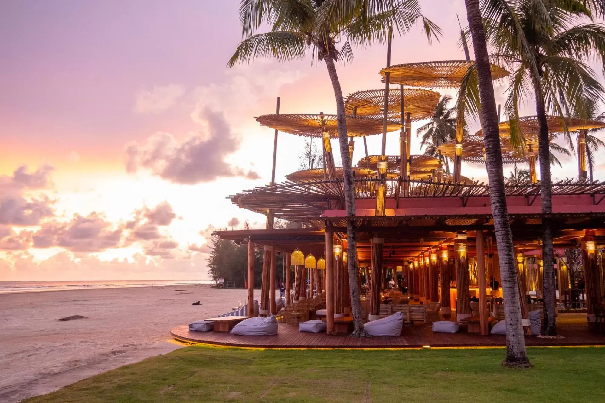 Restaurant/places to eat in Apsara Beachfront Resort & Villa - SHA Extra Plus Restaurant/places to eat in Apsara Beachfront Resort & Villa - SHA Extra Plus