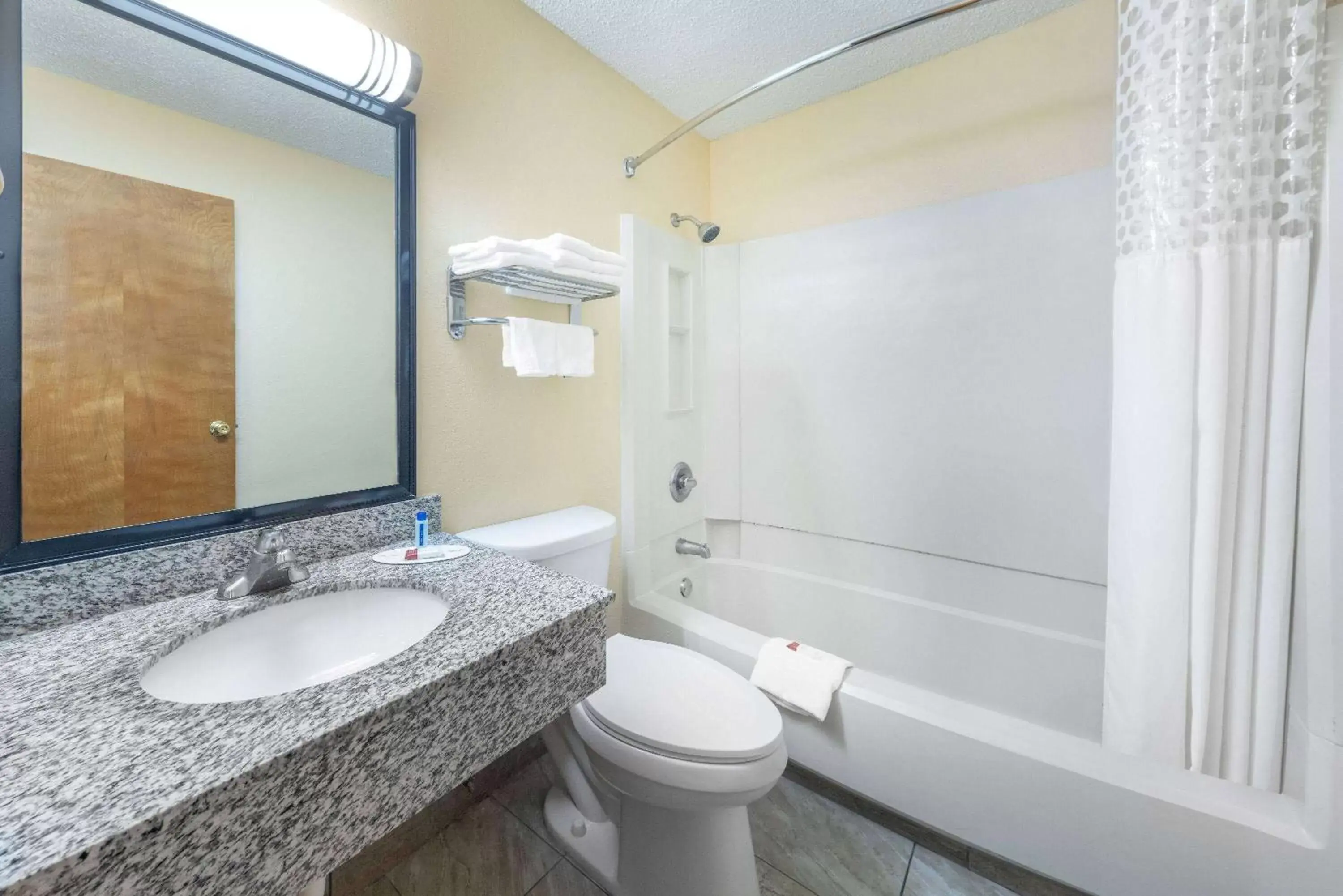 TV and multimedia, Bathroom in Super 8 by Wyndham Kansas City at Barry Road/Airport