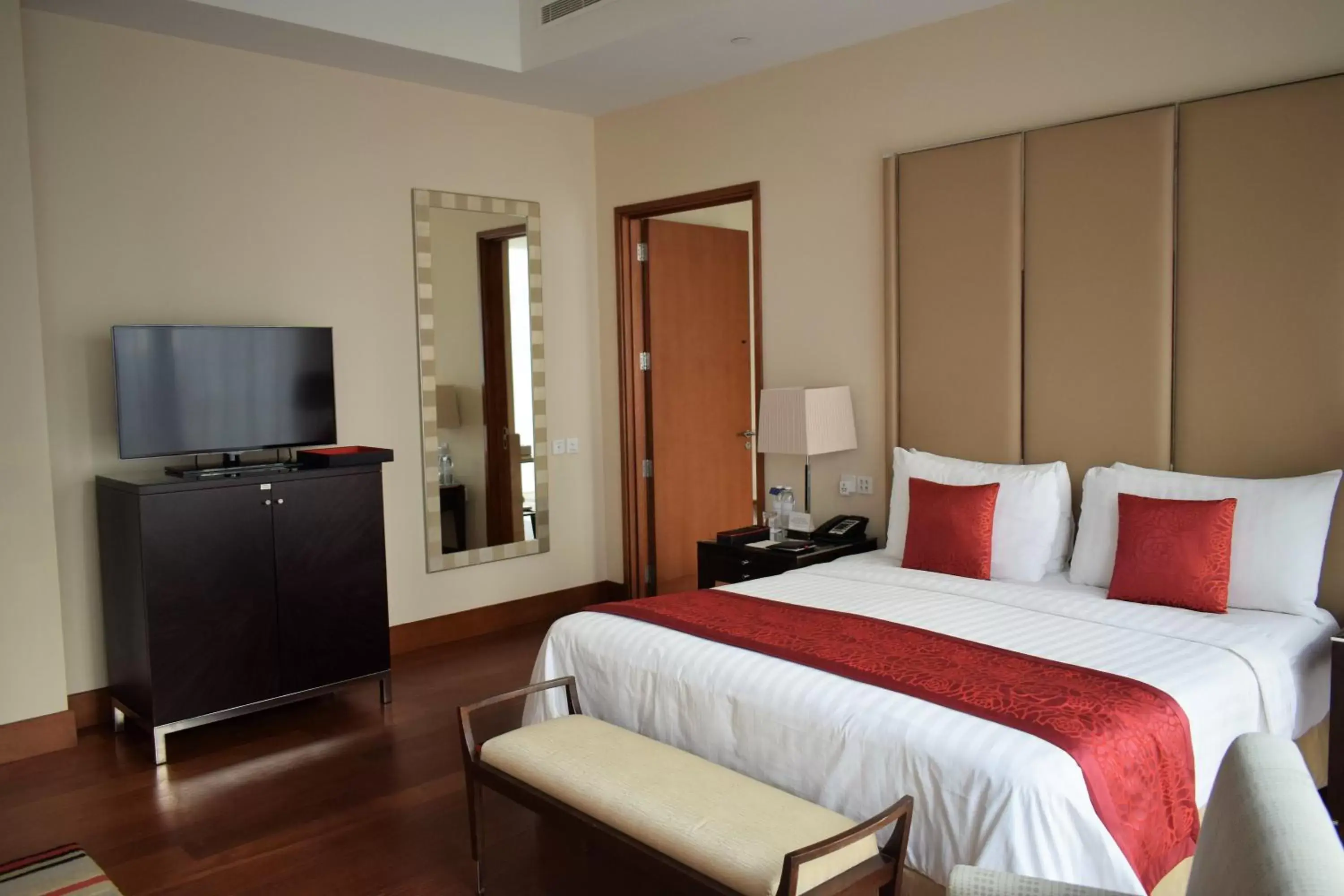 Facility for disabled guests, Bed in Anantara Downtown Dubai