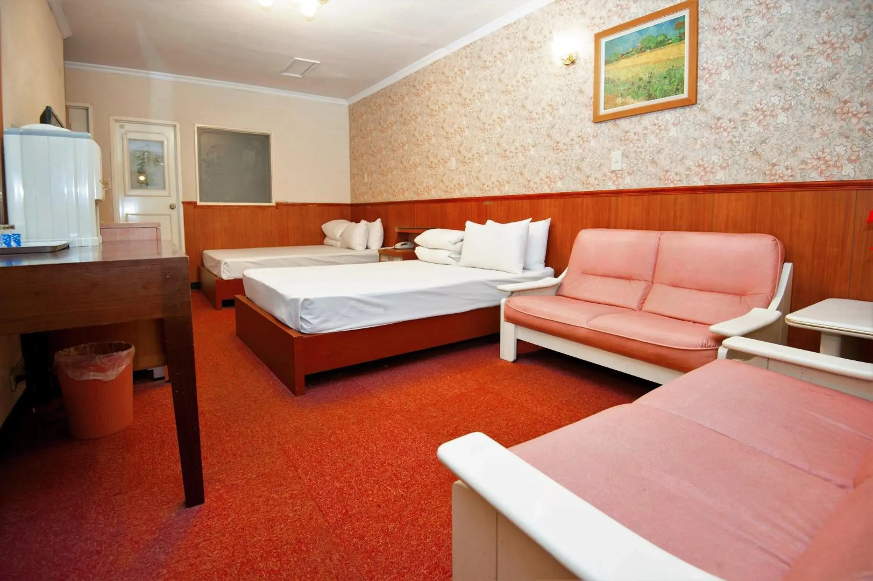 Photo of the whole room, Bed in New May Flower Hotel