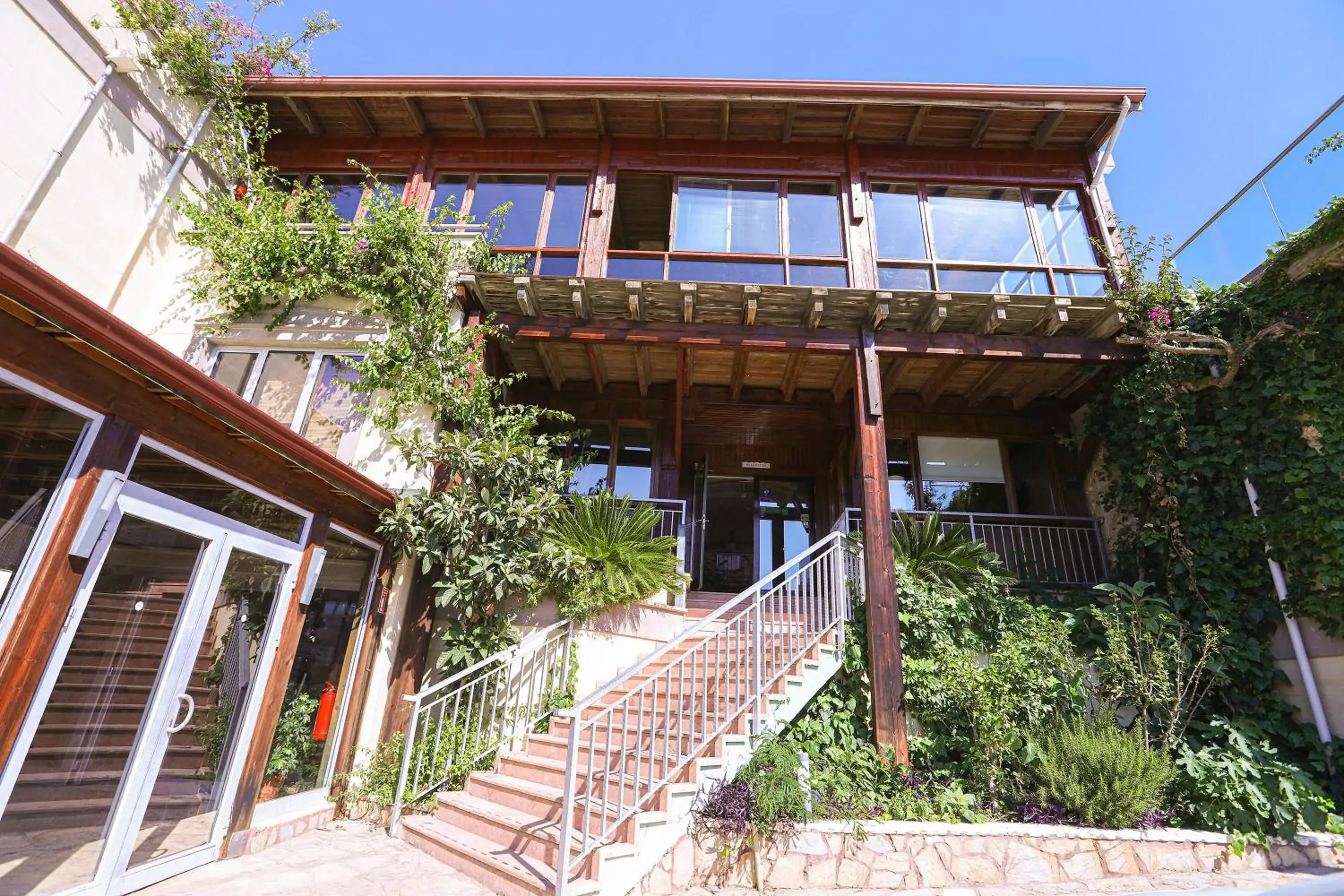 Facade/entrance, Property Building in Happy Hotel