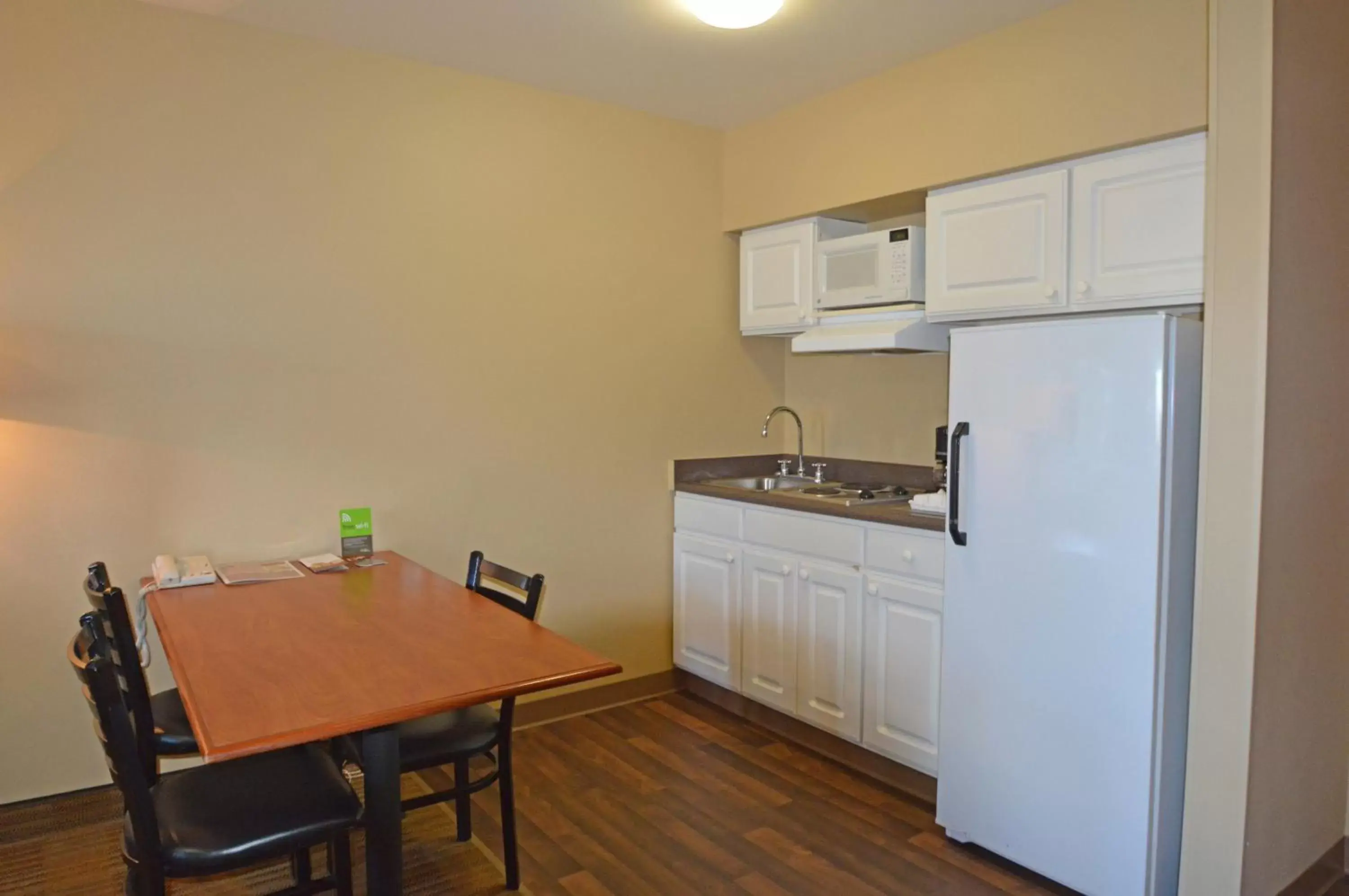 Kitchen or kitchenette, Kitchen/Kitchenette in Extended Stay America Suites - Anchorage - Midtown