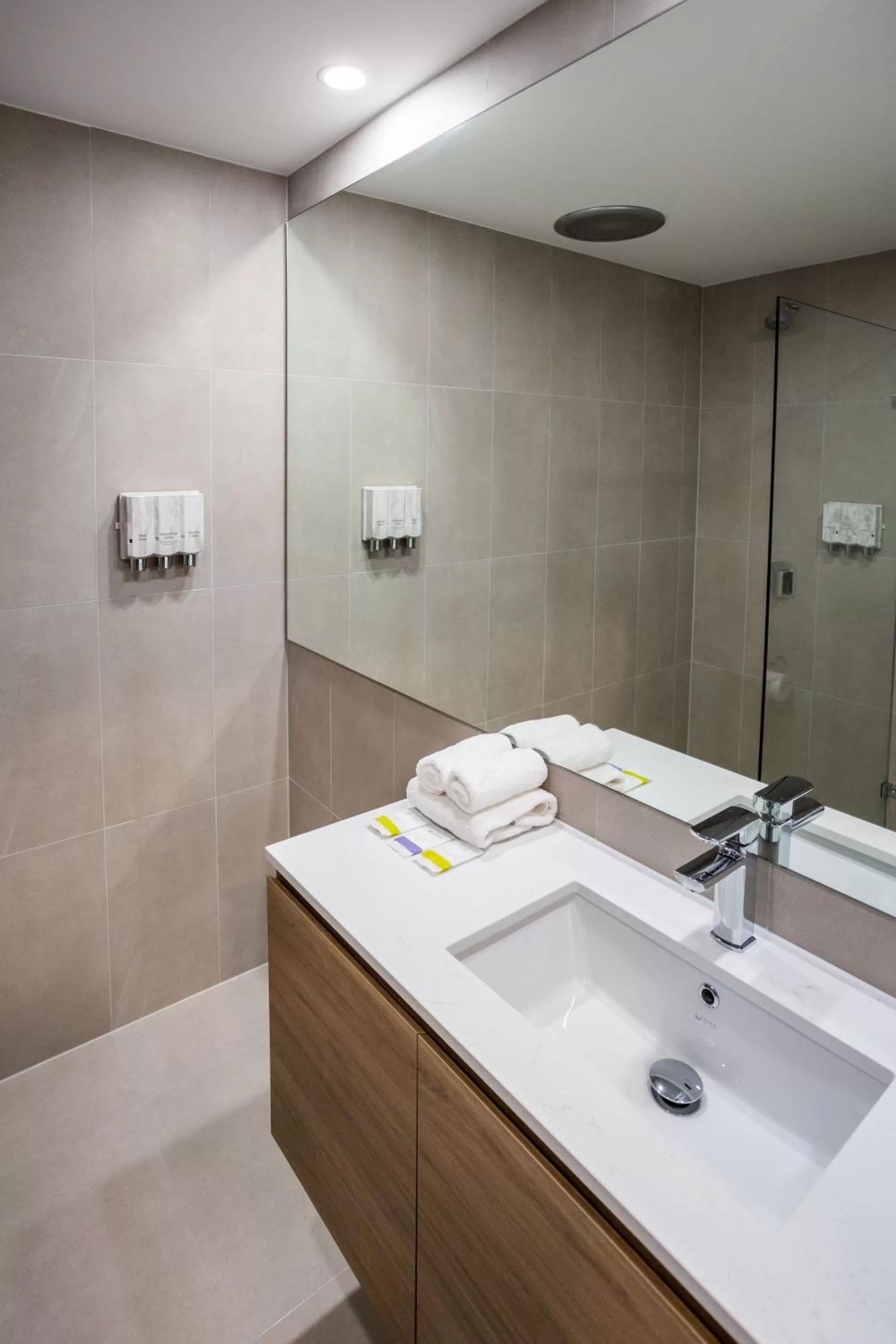 Bathroom in Mantra Bathurst