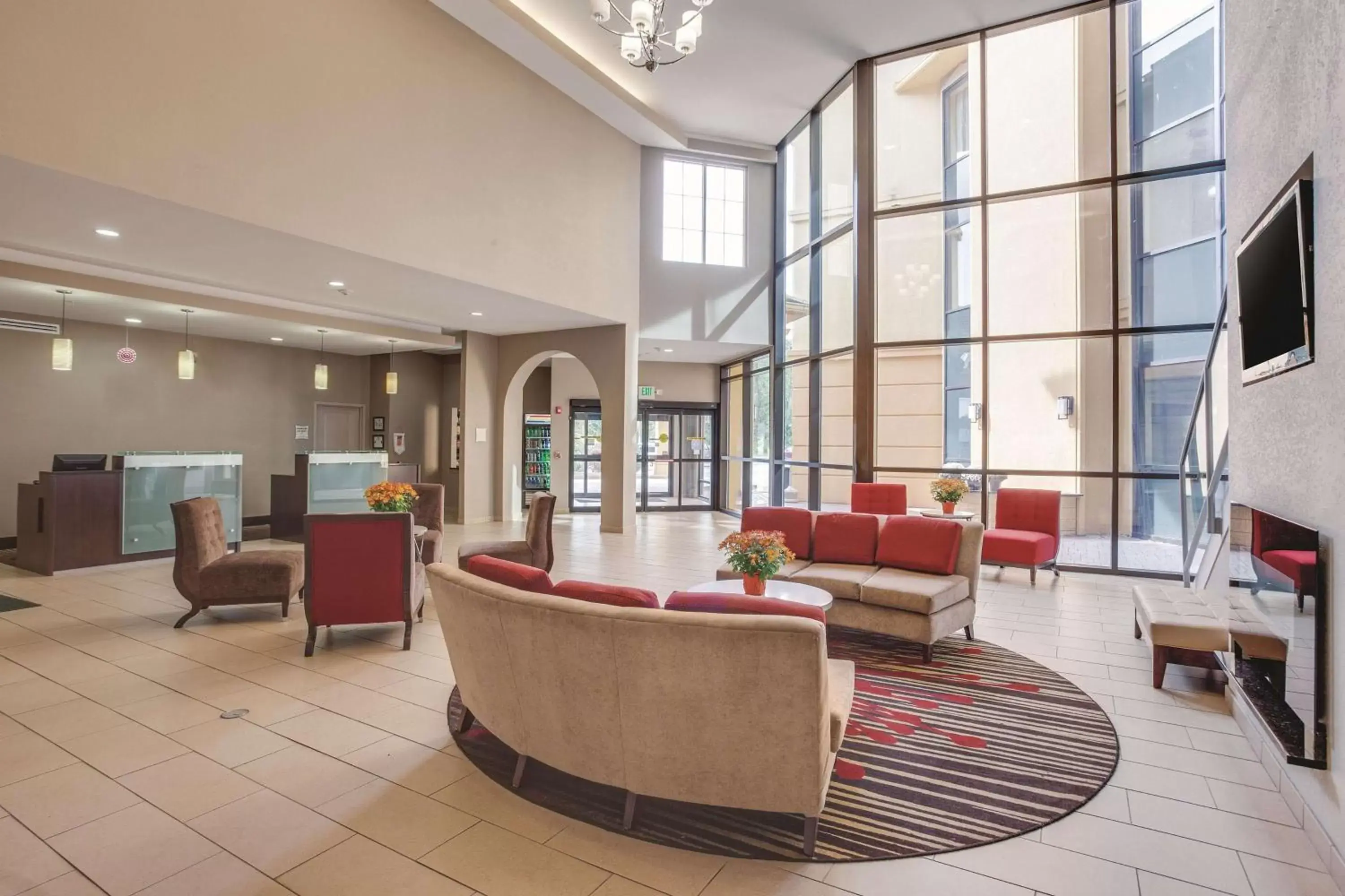 Lobby or reception, Lobby/Reception in La Quinta by Wyndham Verona