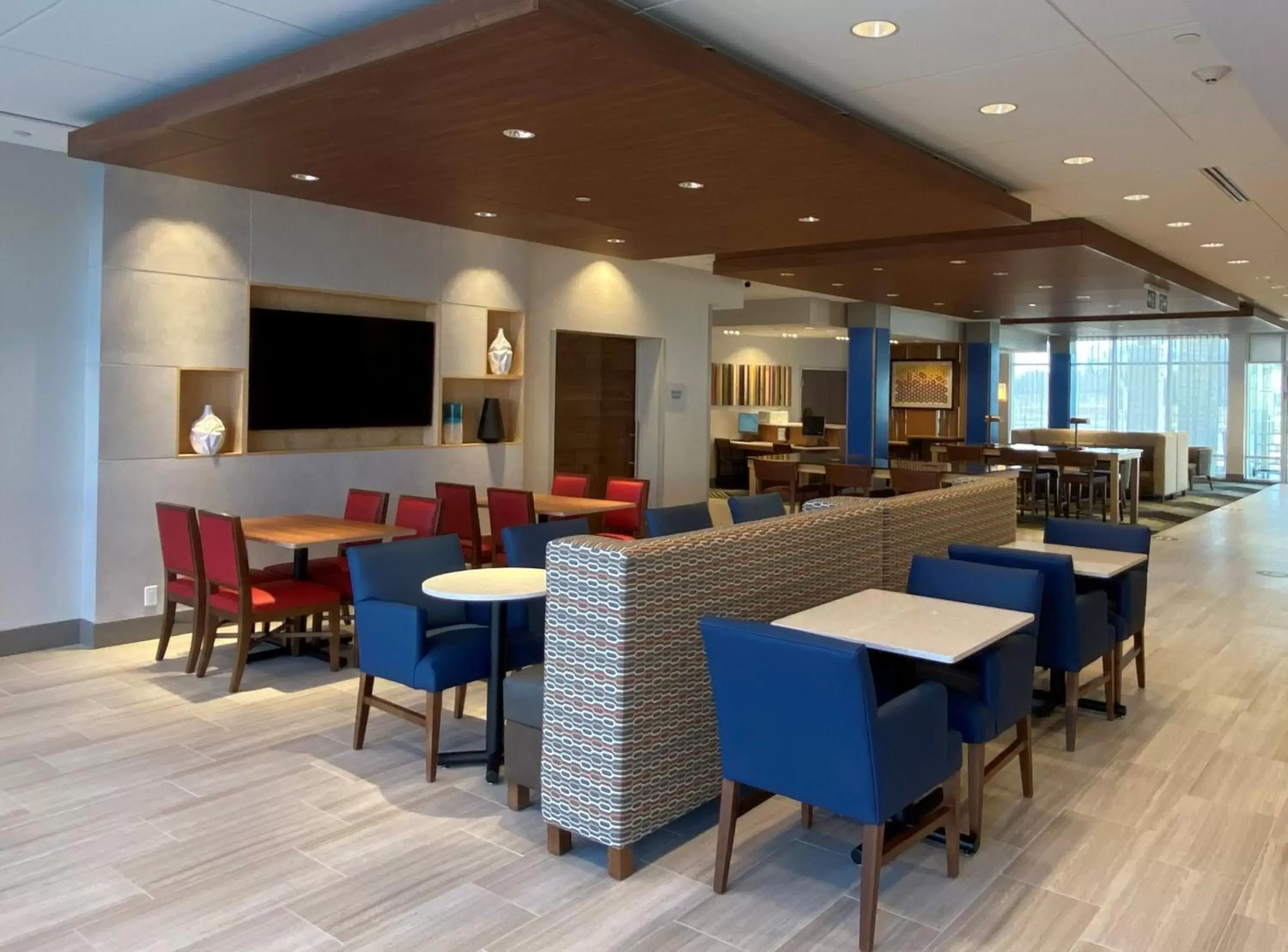 Breakfast, Restaurant/Places to Eat in Holiday Inn Express & Suites - Aurora, an IHG Hotel