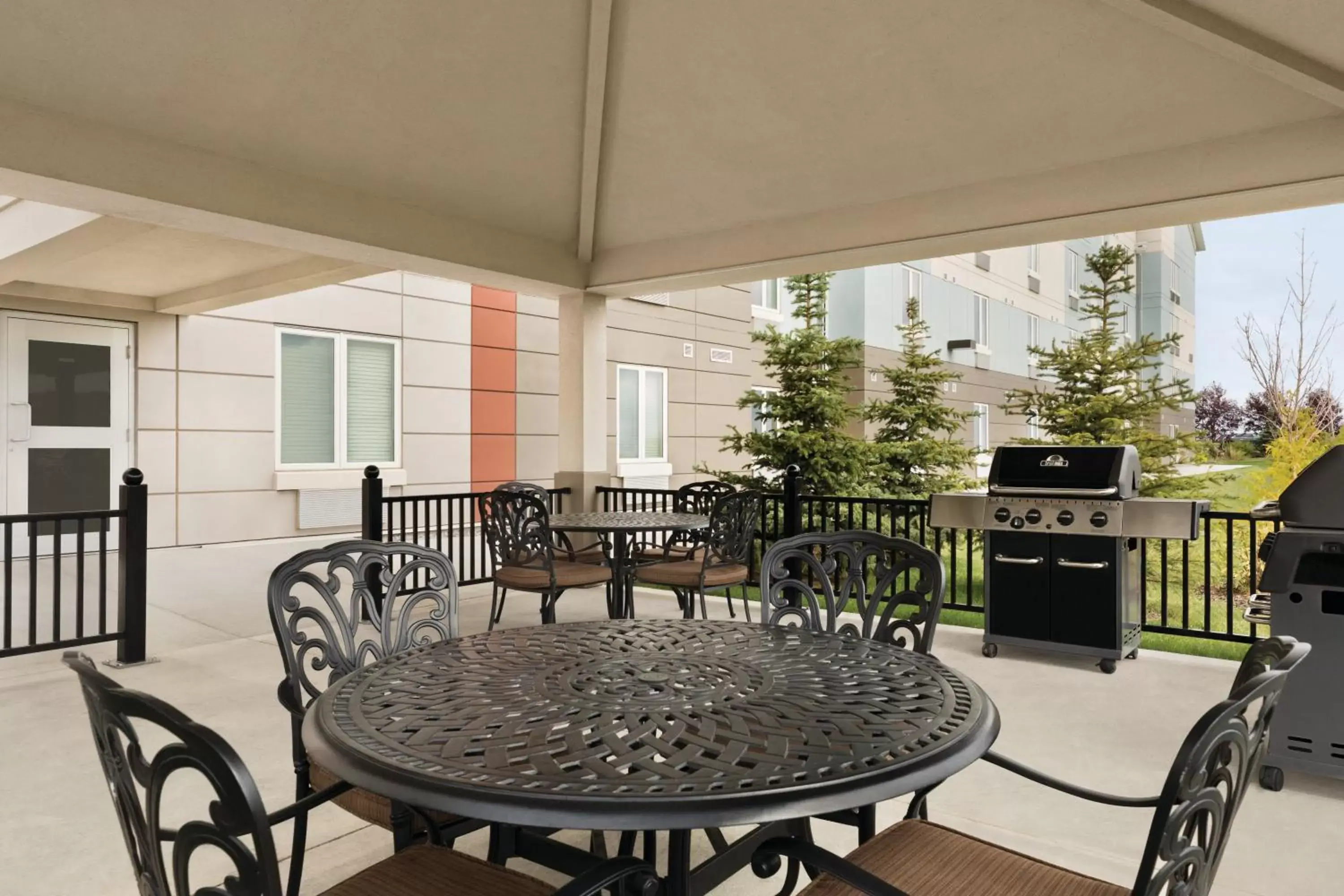 BBQ facilities in Park Inn by Radisson, Calgary Airport North, AB