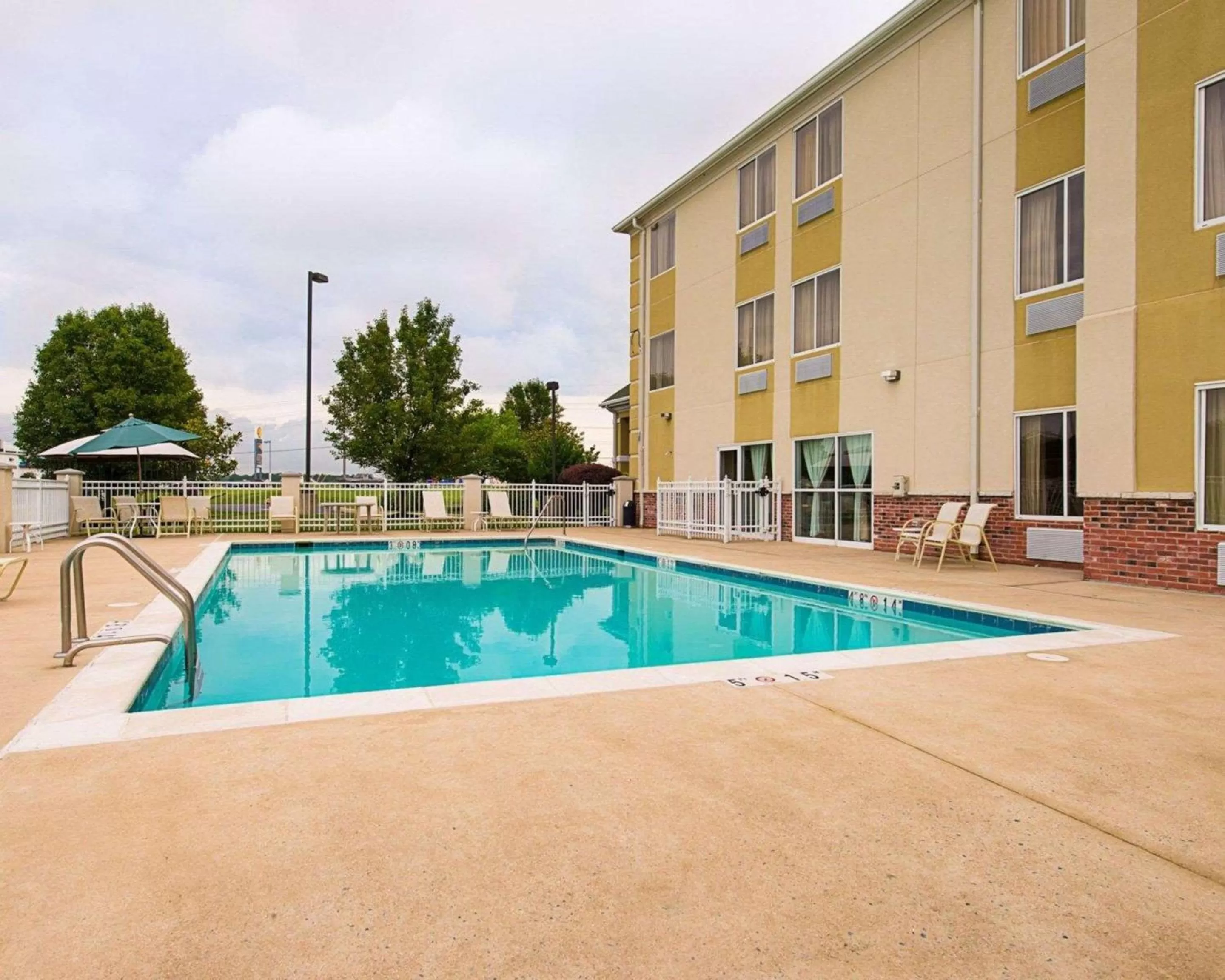 On site in Quality Inn Spring Mills - Martinsburg North