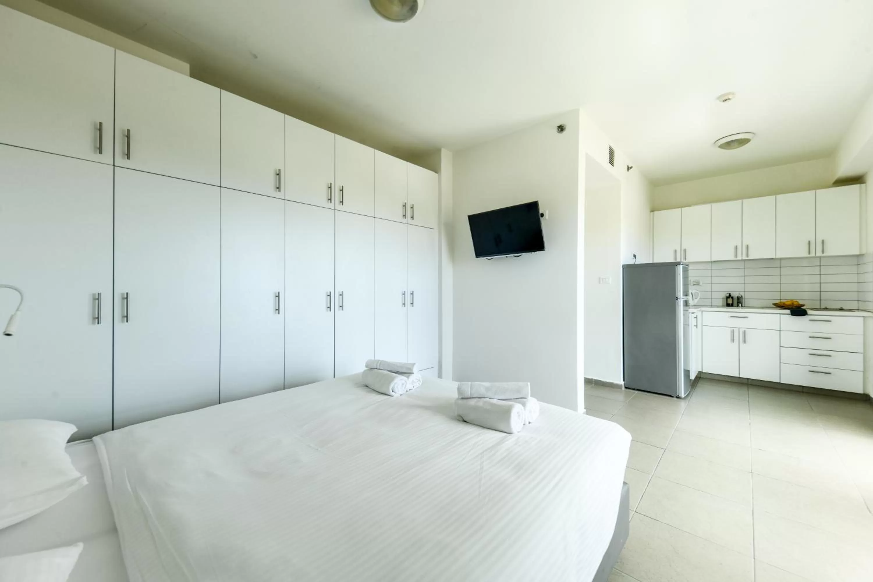 Bed in דירות גני תערוכה - TLV university apartments near Expo by Sea N' Rent
