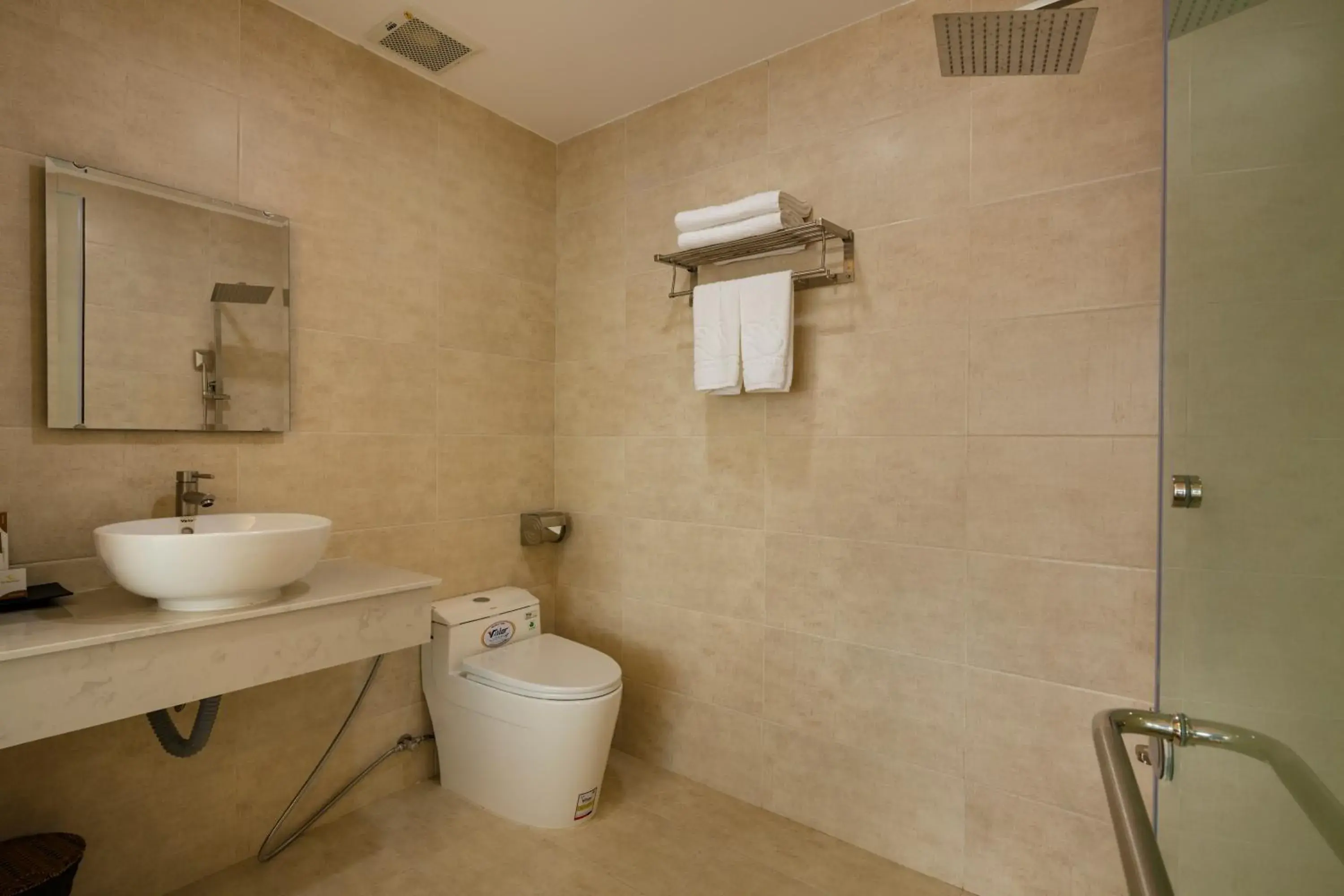 Shower, Bathroom in The Swan Hotel