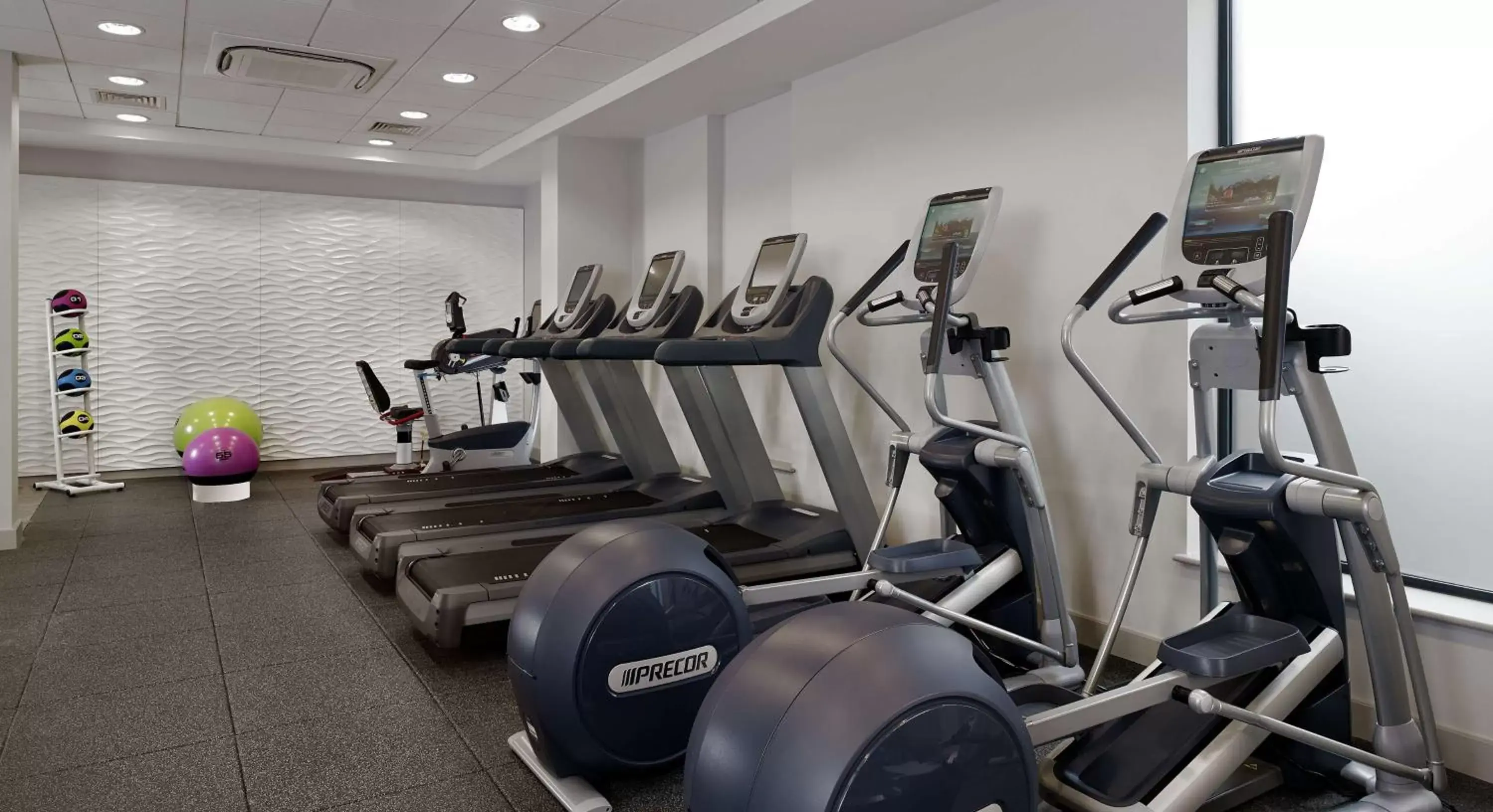 Fitness centre/facilities, Fitness Center/Facilities in DoubleTree by Hilton London Angel Kings Cross
