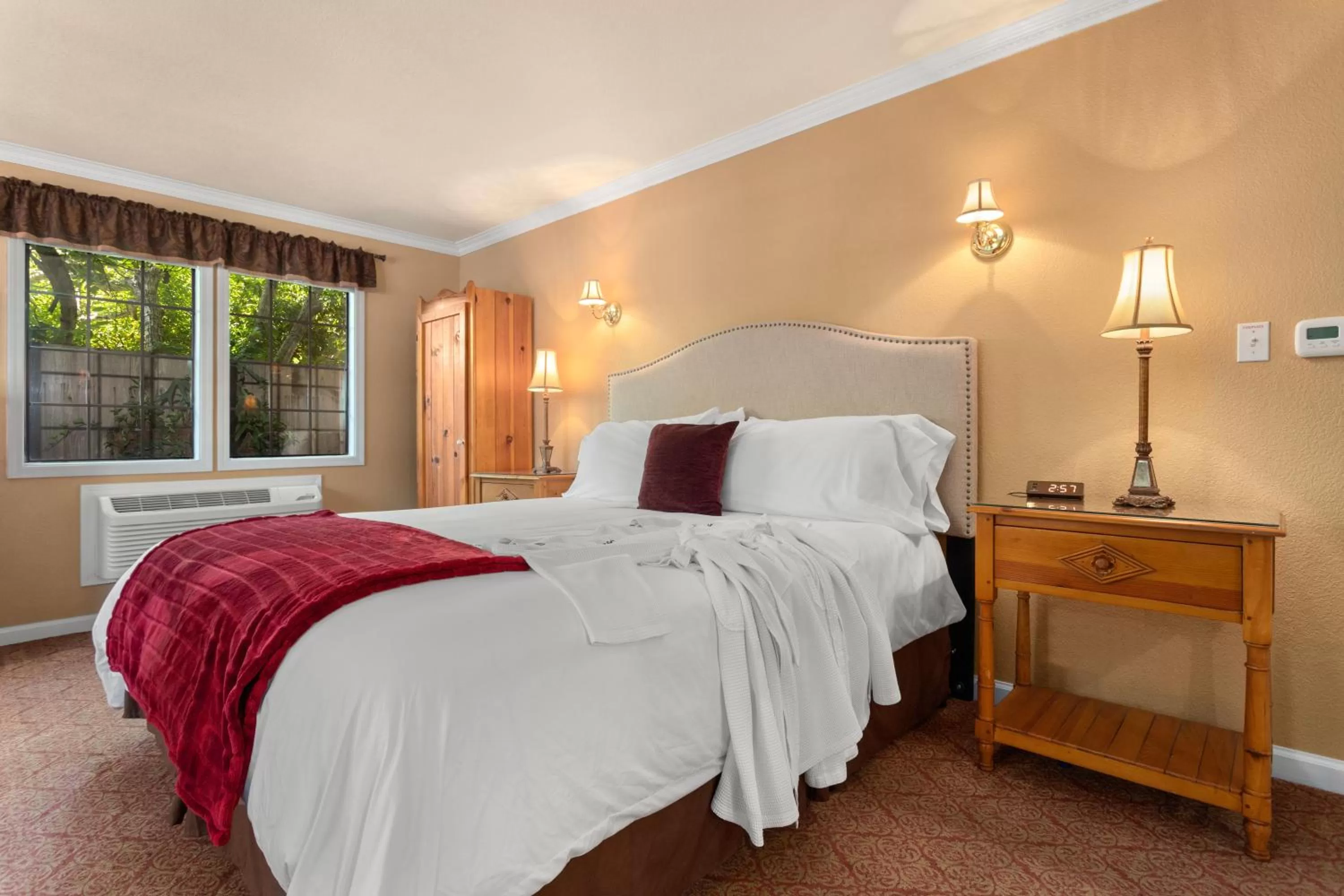 Bedroom, Bed in Candlelight Inn Napa Valley