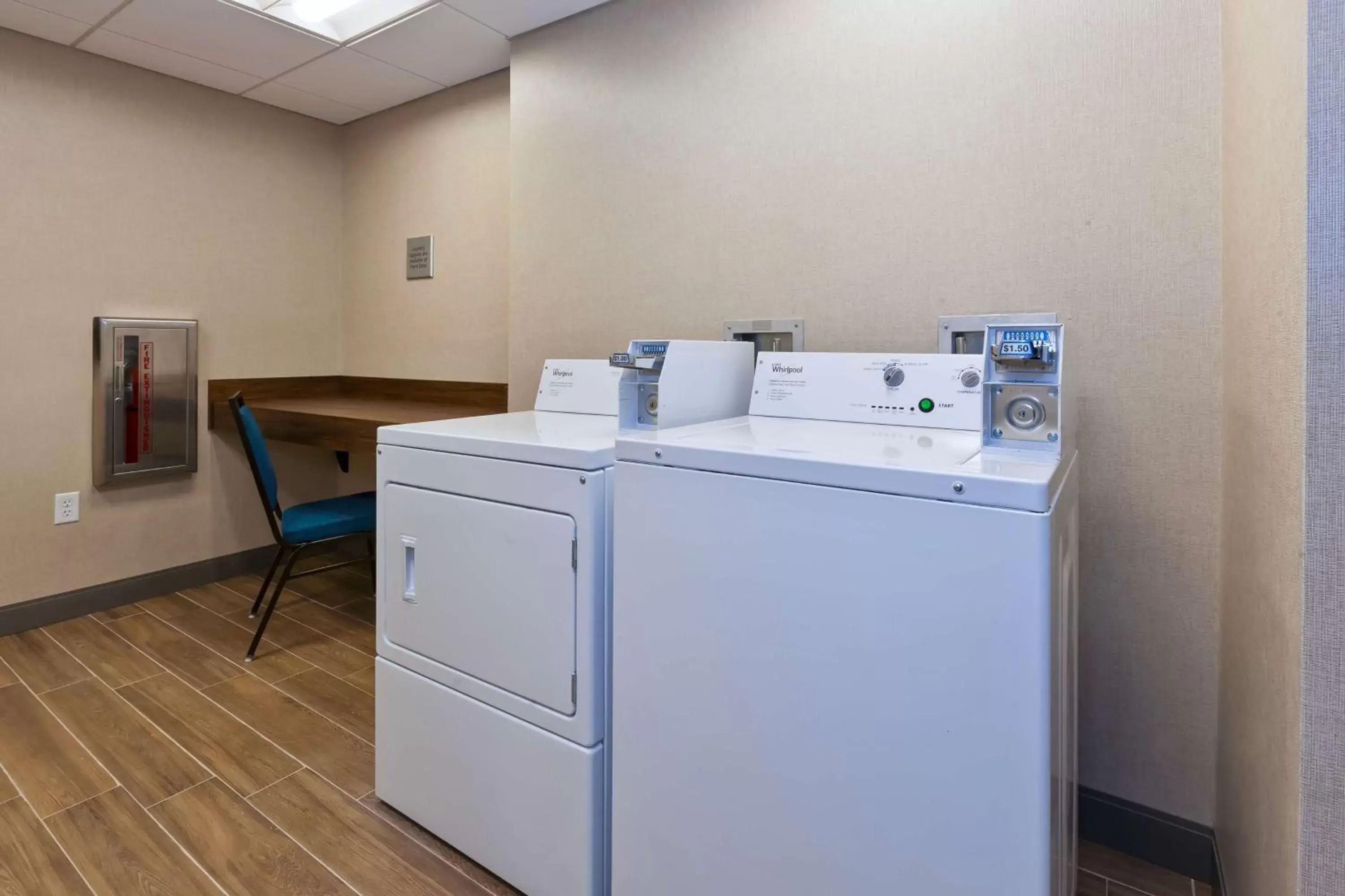 Property building, Kitchen/Kitchenette in Hampton Inn Cape Cod Canal