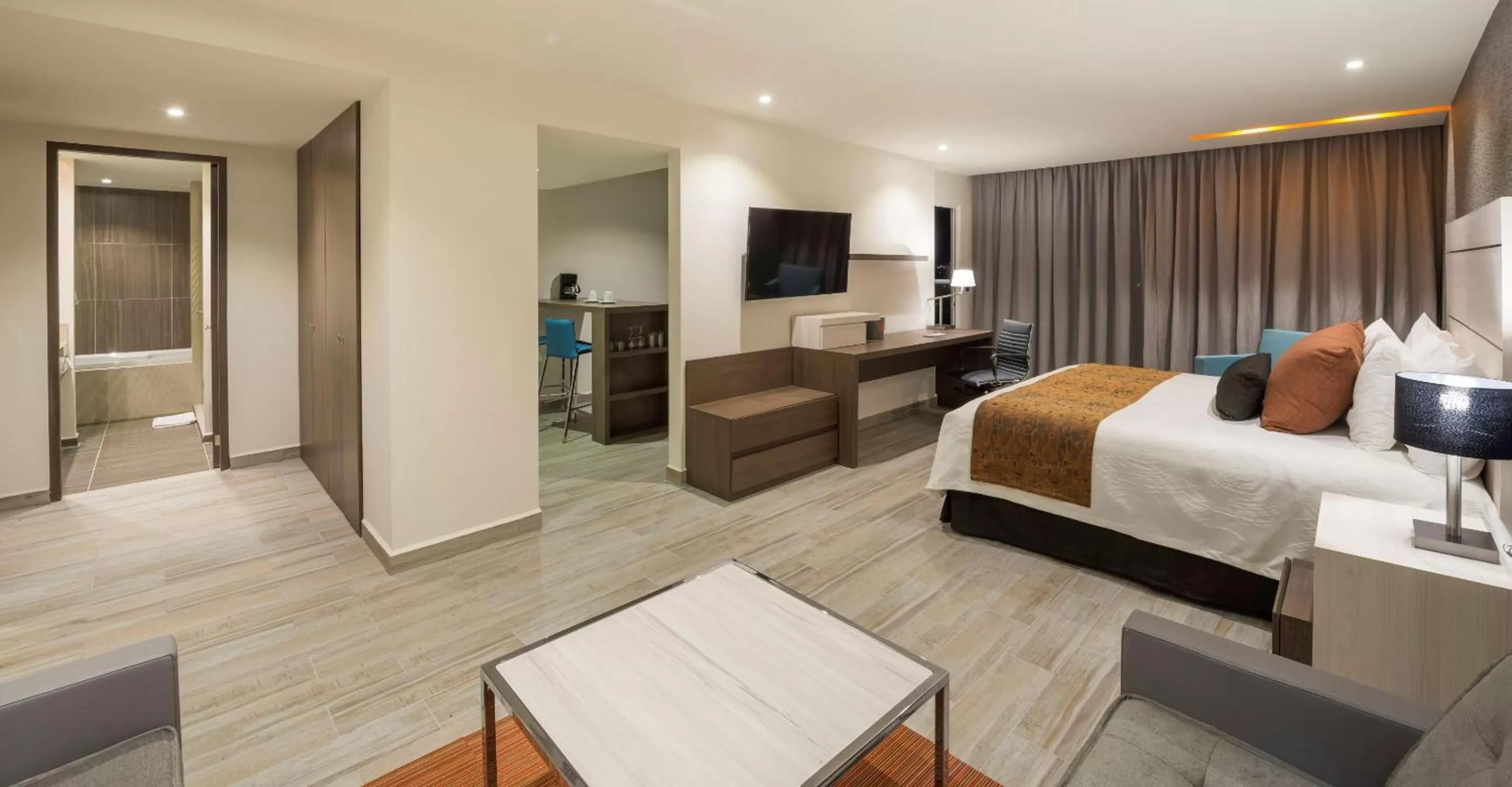 Photo of the whole room, Bed in Real Inn Celaya