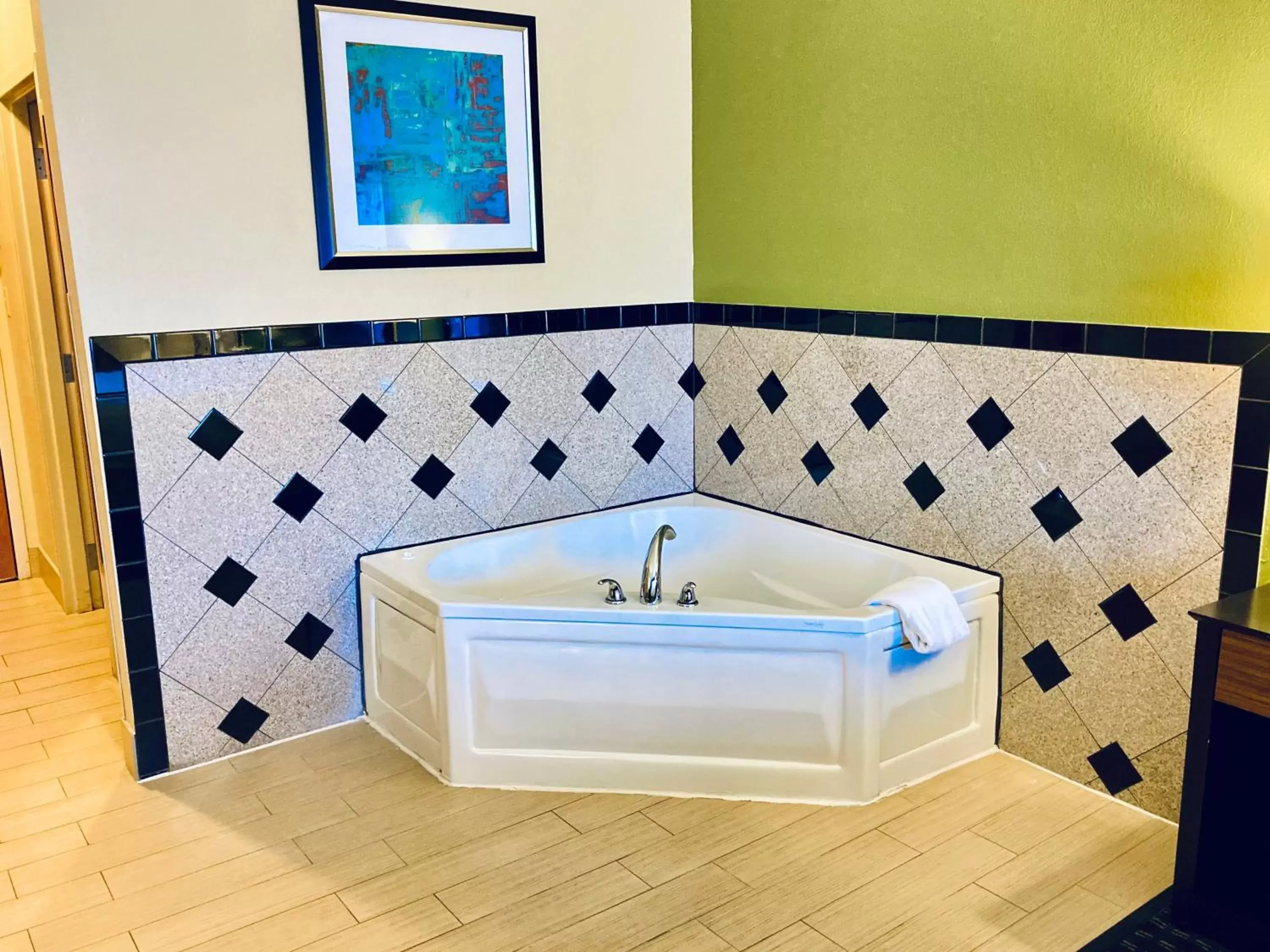 Photo of the whole room, Bathroom in Holiday Inn Express Hotel & Suites Edmond, an IHG Hotel