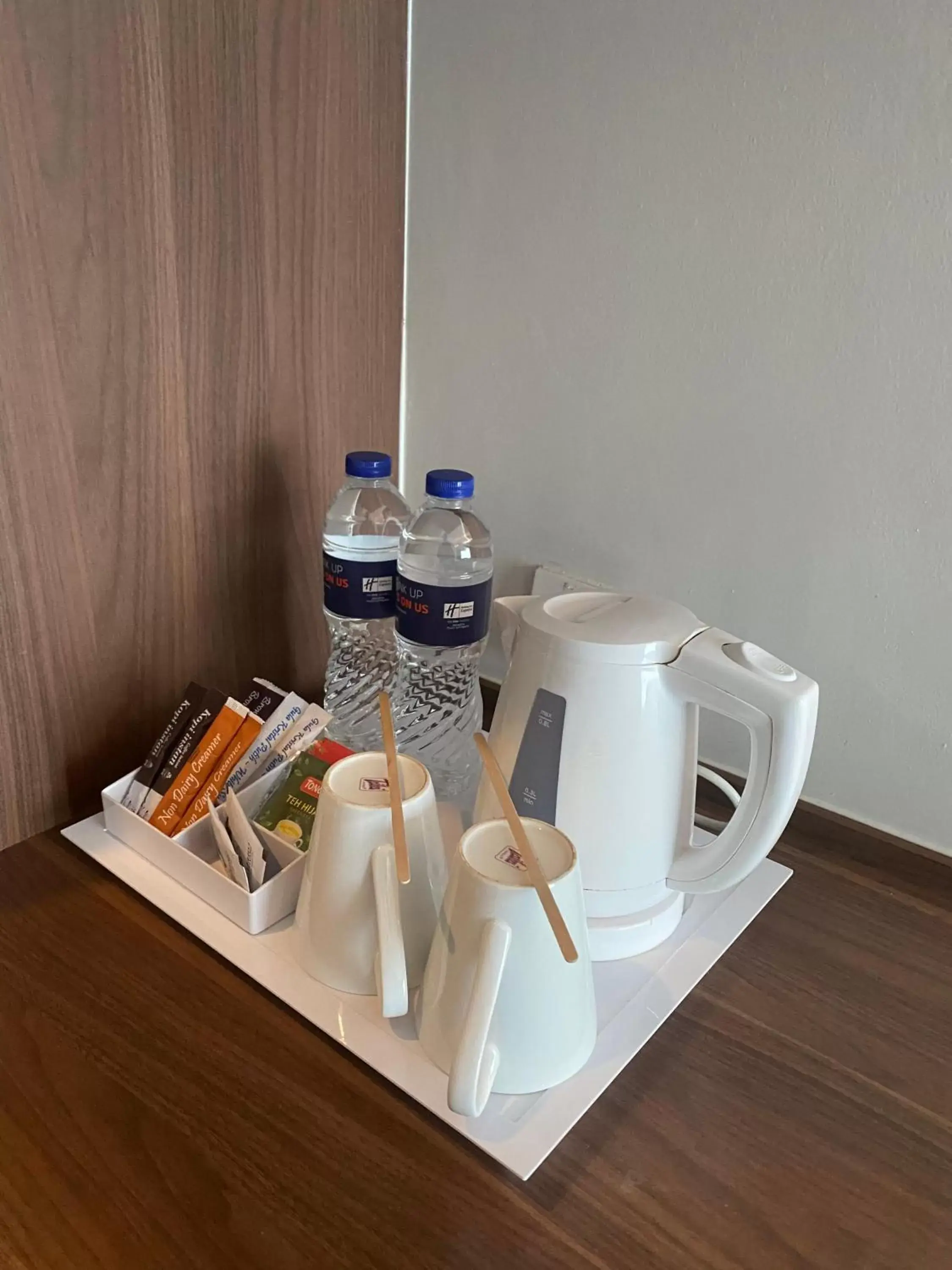 Coffee/tea facilities in Holiday Inn Express Jakarta Pluit Citygate, an IHG Hotel