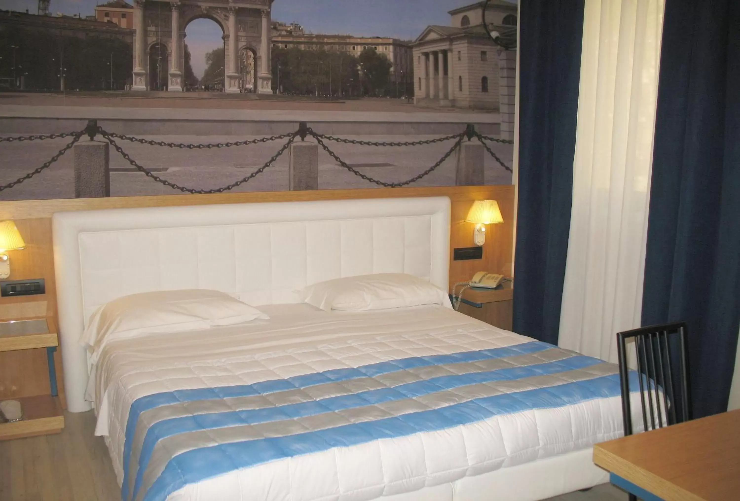 Bedroom, Bed in Hotel Domenichino