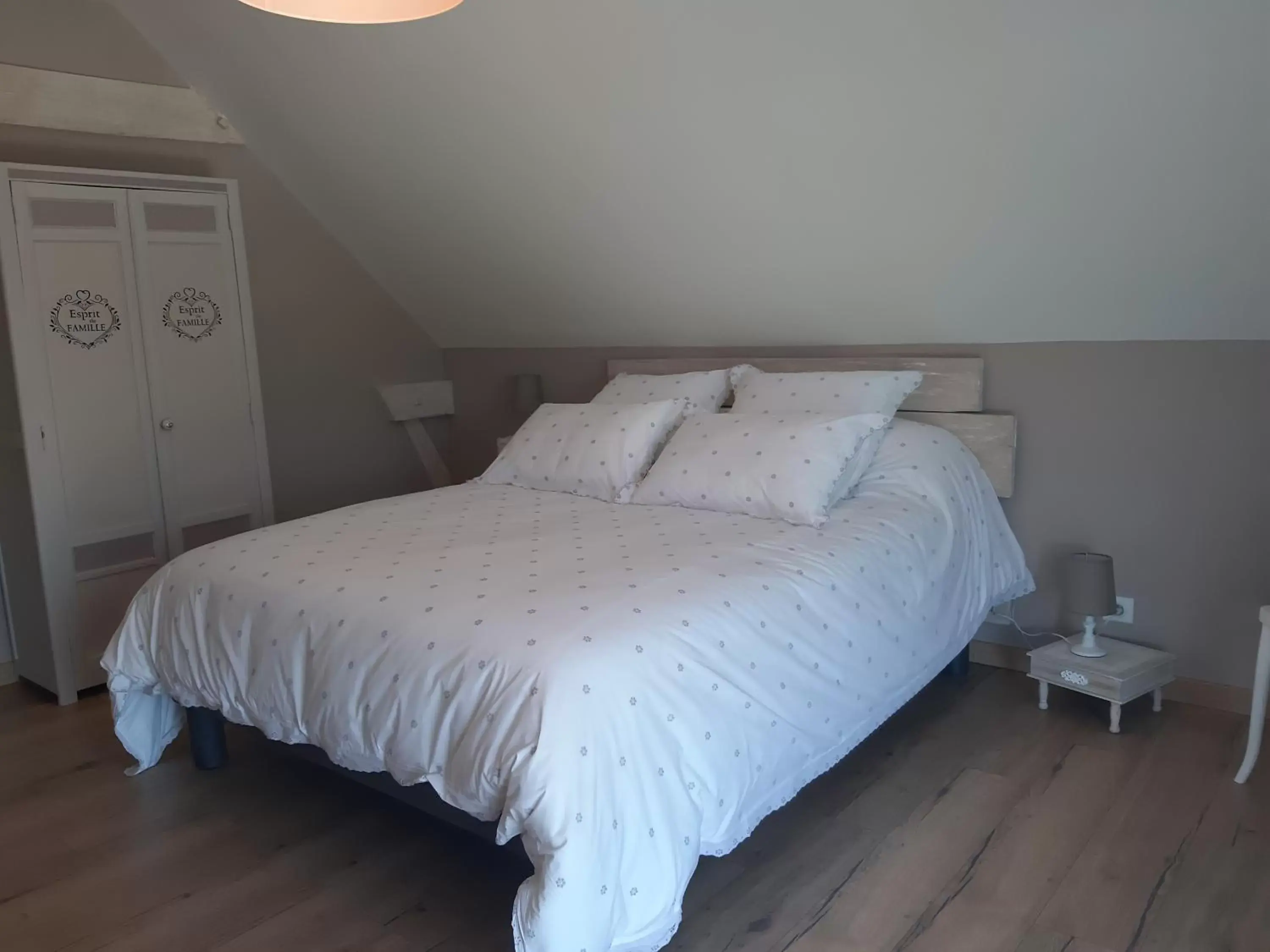 Bedroom, Bed in La Clé Du Maumont