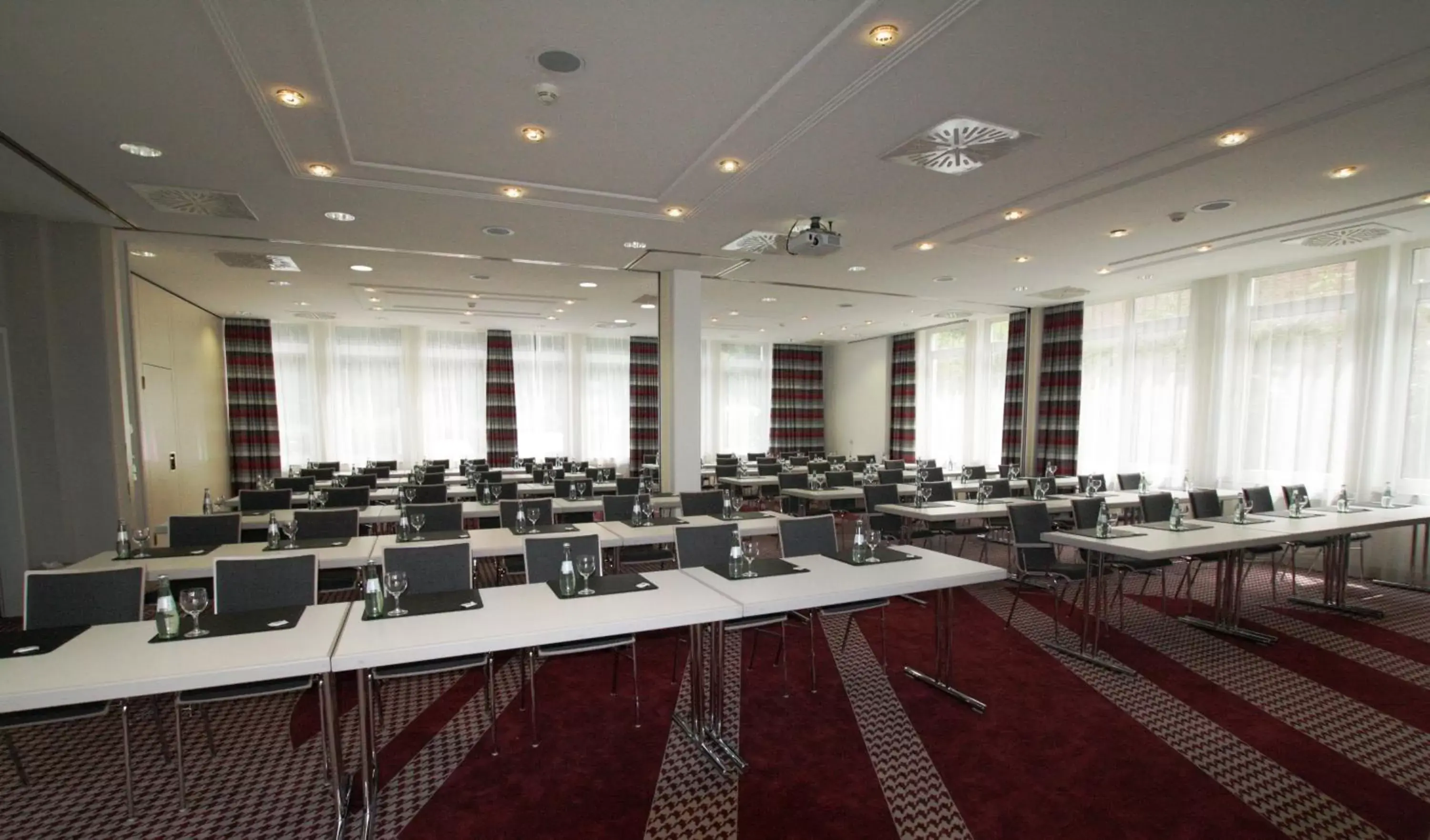 Meeting/conference room in Holiday Inn Frankfurt Airport - Neu-Isenburg, an IHG Hotel