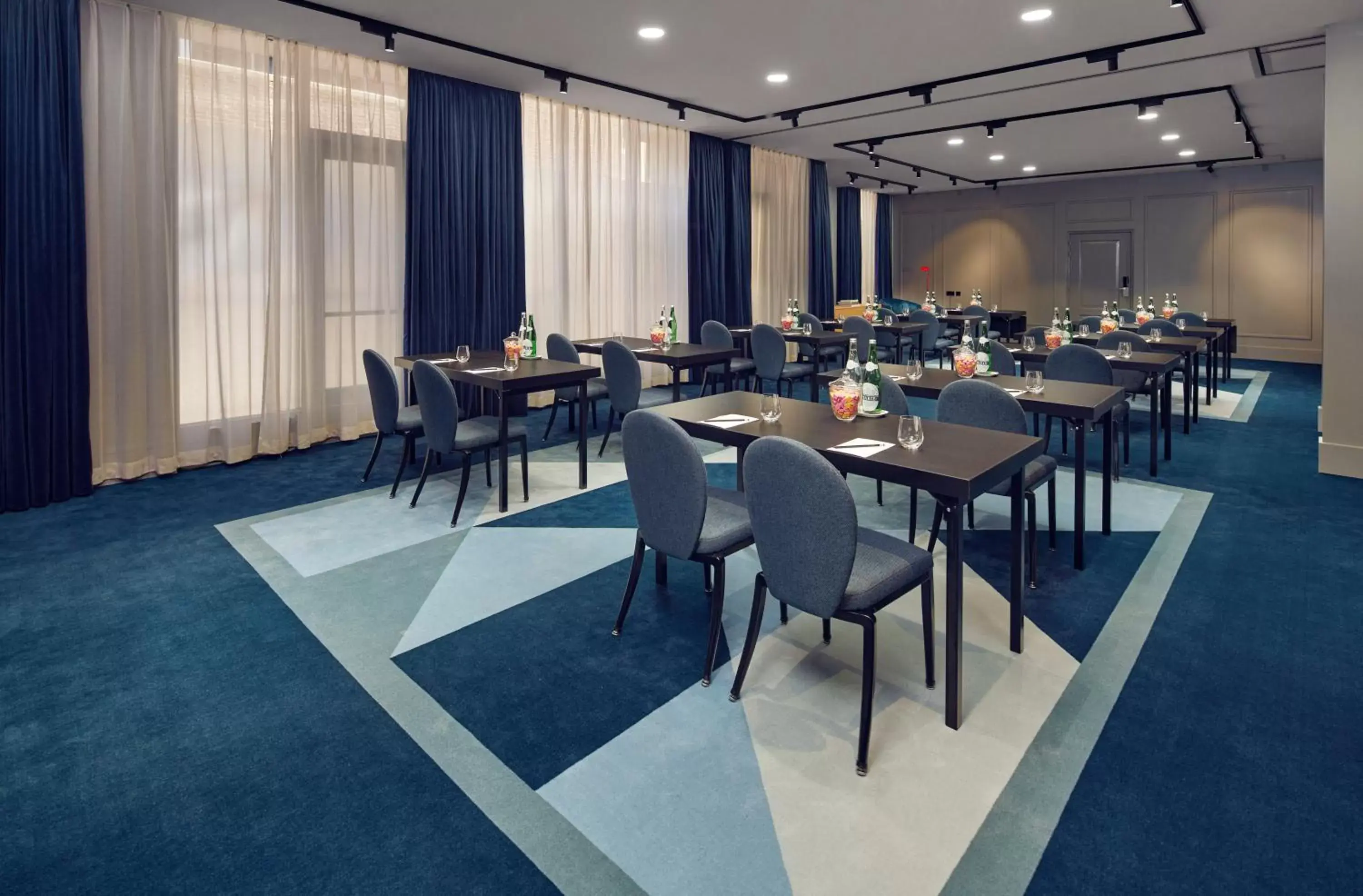 Meeting/conference room, Restaurant/Places to Eat in Kimpton De Witt Amsterdam, an IHG Hotel