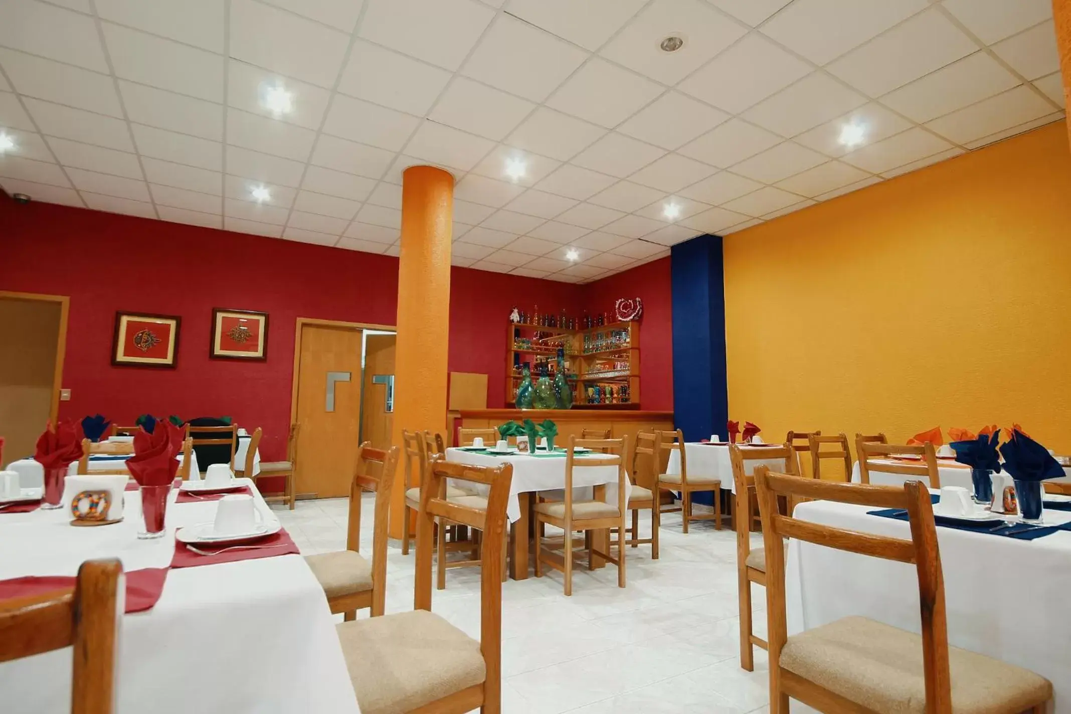 Food, Restaurant/Places to Eat in HOTEL EL CONQUISTADOR MONARCA.