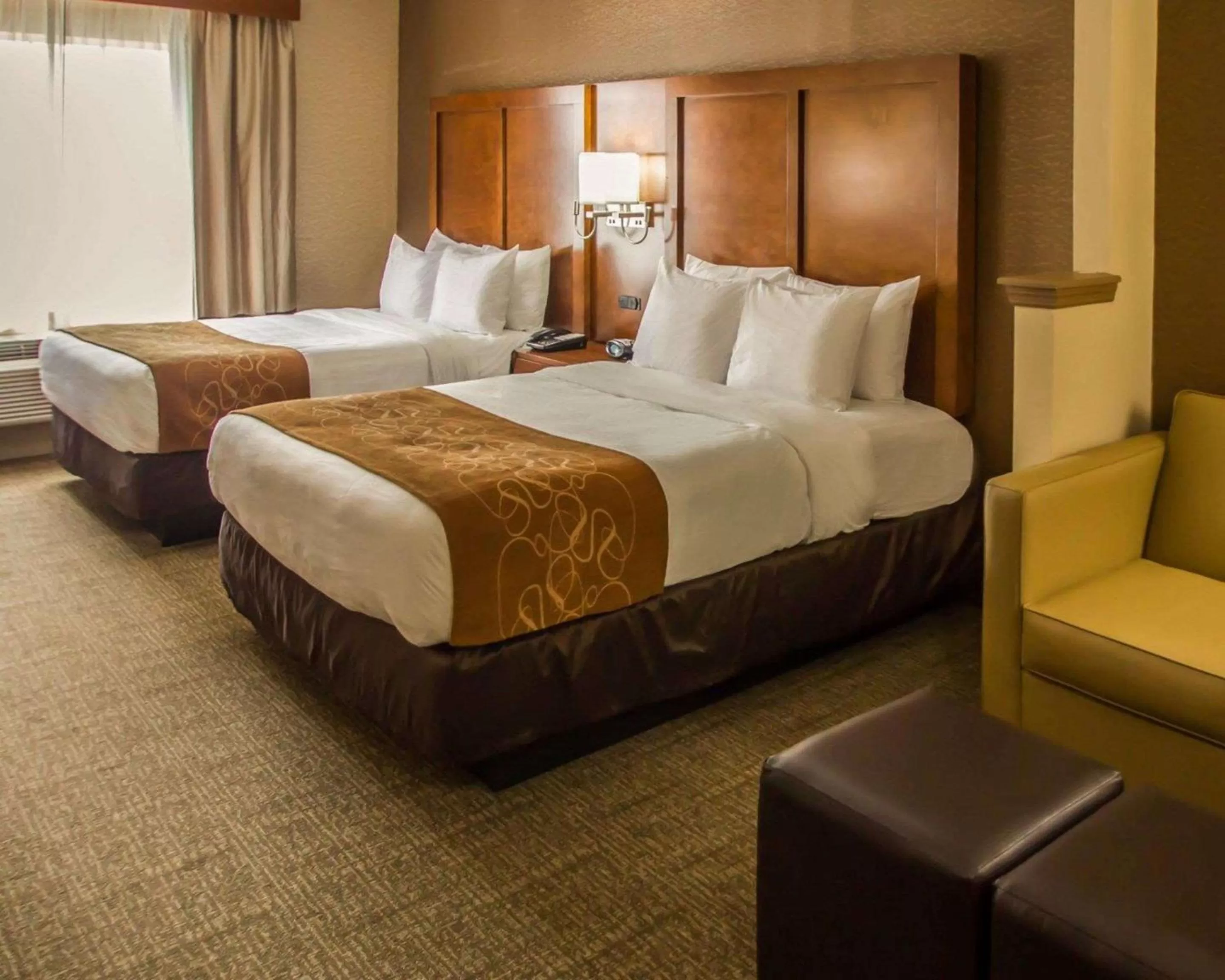 Photo of the whole room in Quality Suites NYC Gateway