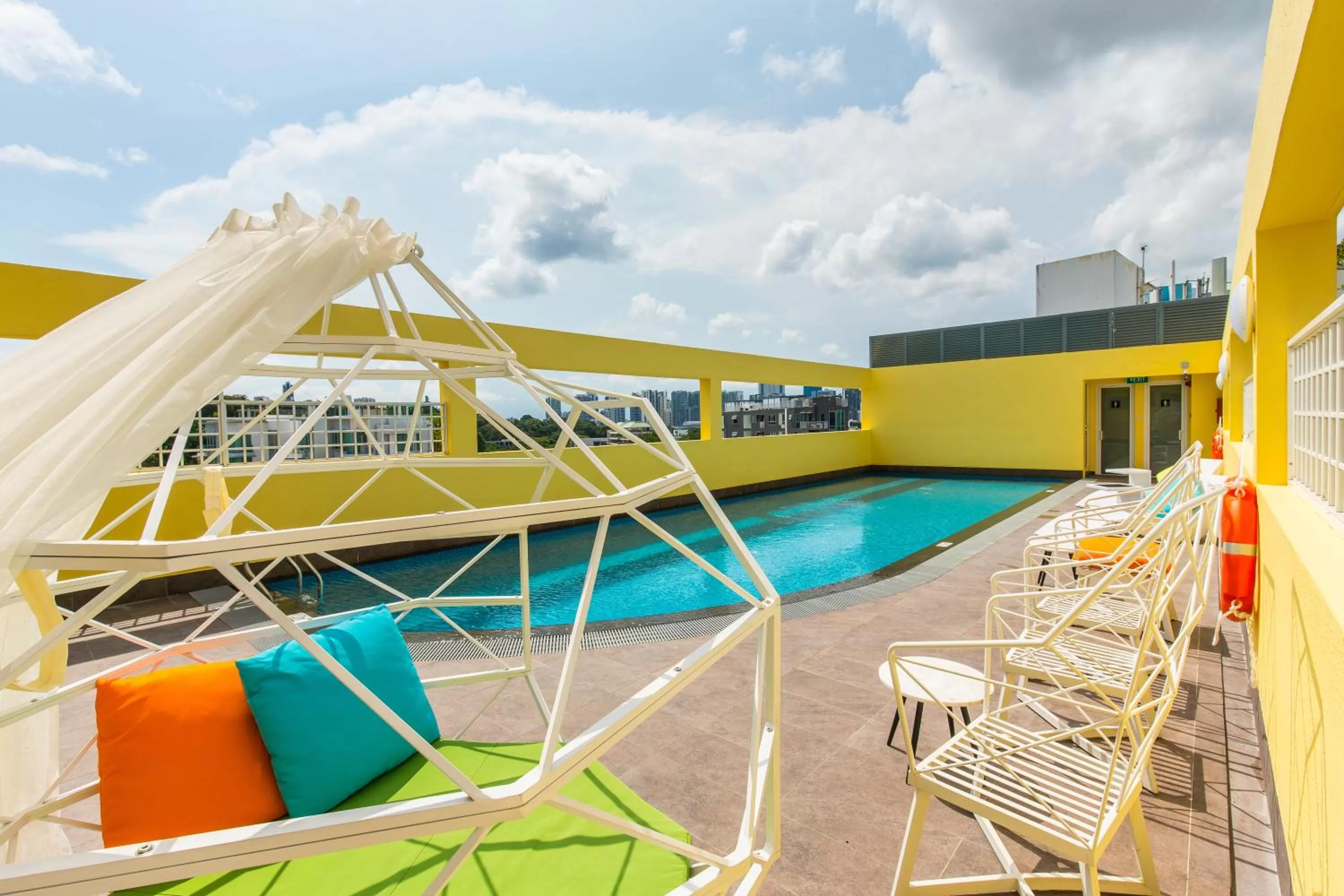 Swimming pool in ibis budget Singapore Selegie