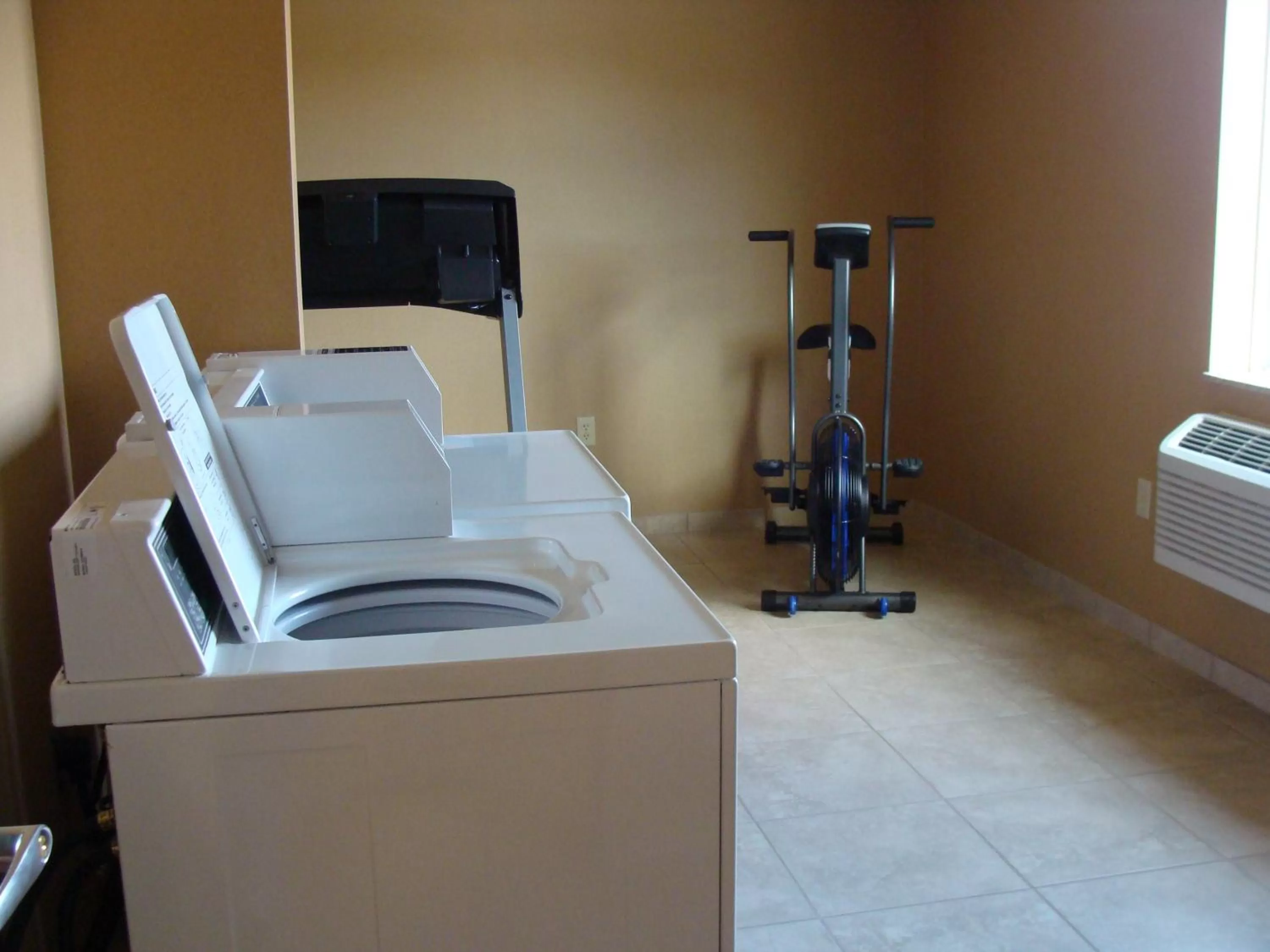 Fitness centre/facilities in Cobblestone Hotel & Suites - Broken Bow