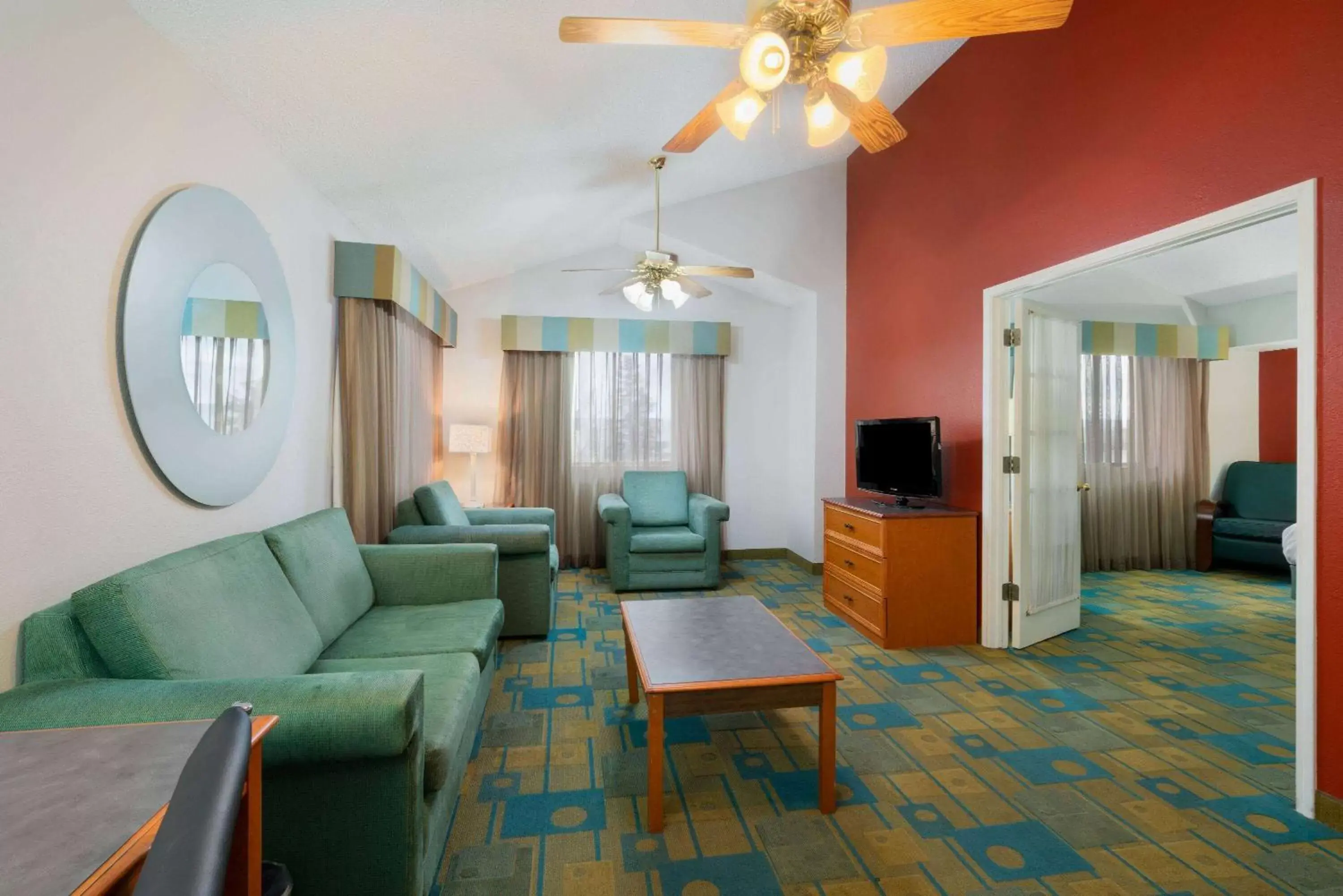 Photo of the whole room, Seating Area in La Quinta Inn by Wyndham Cheyenne