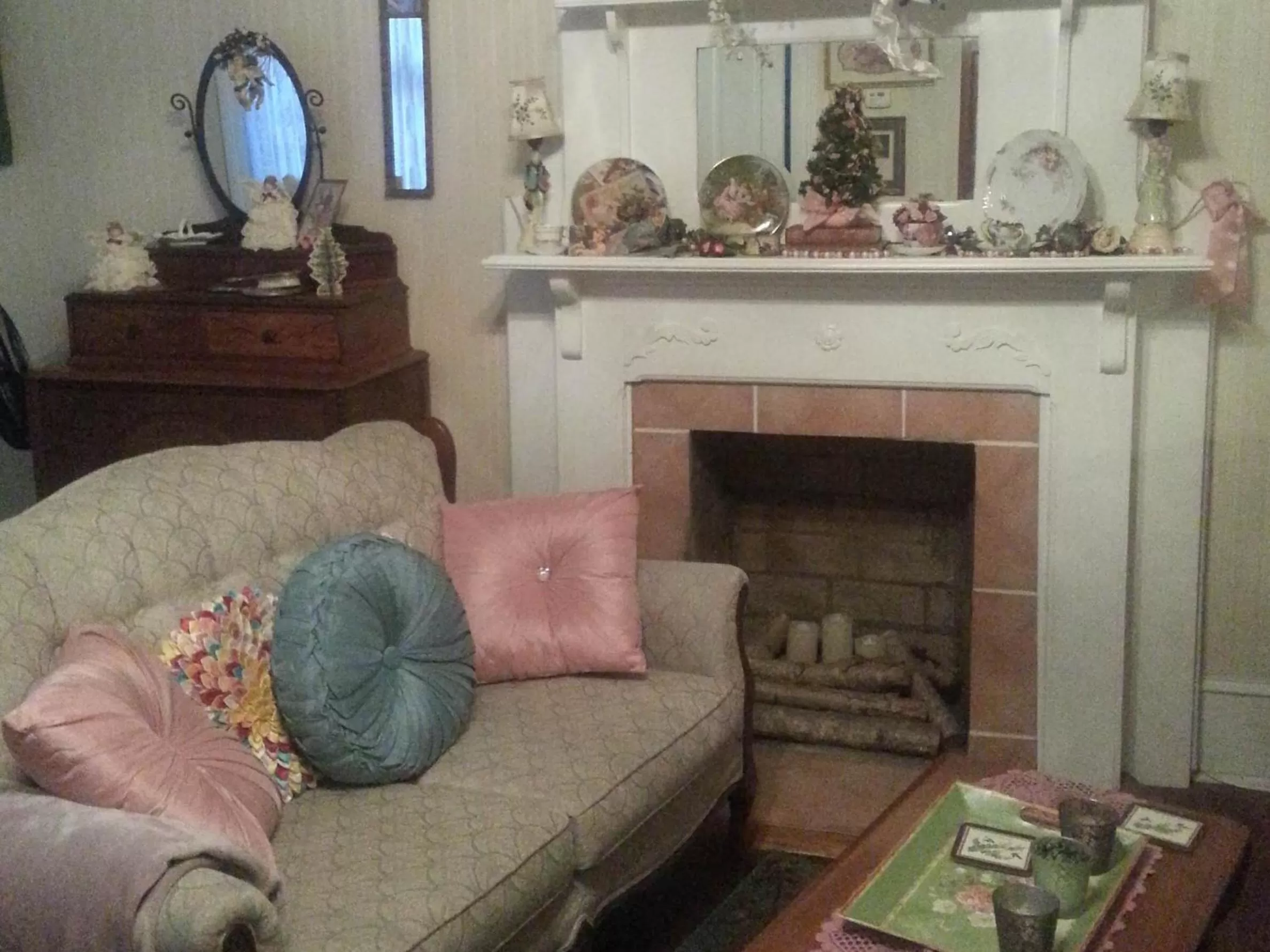 Comfort Triple Room with Shower in Holly House of Hamilton