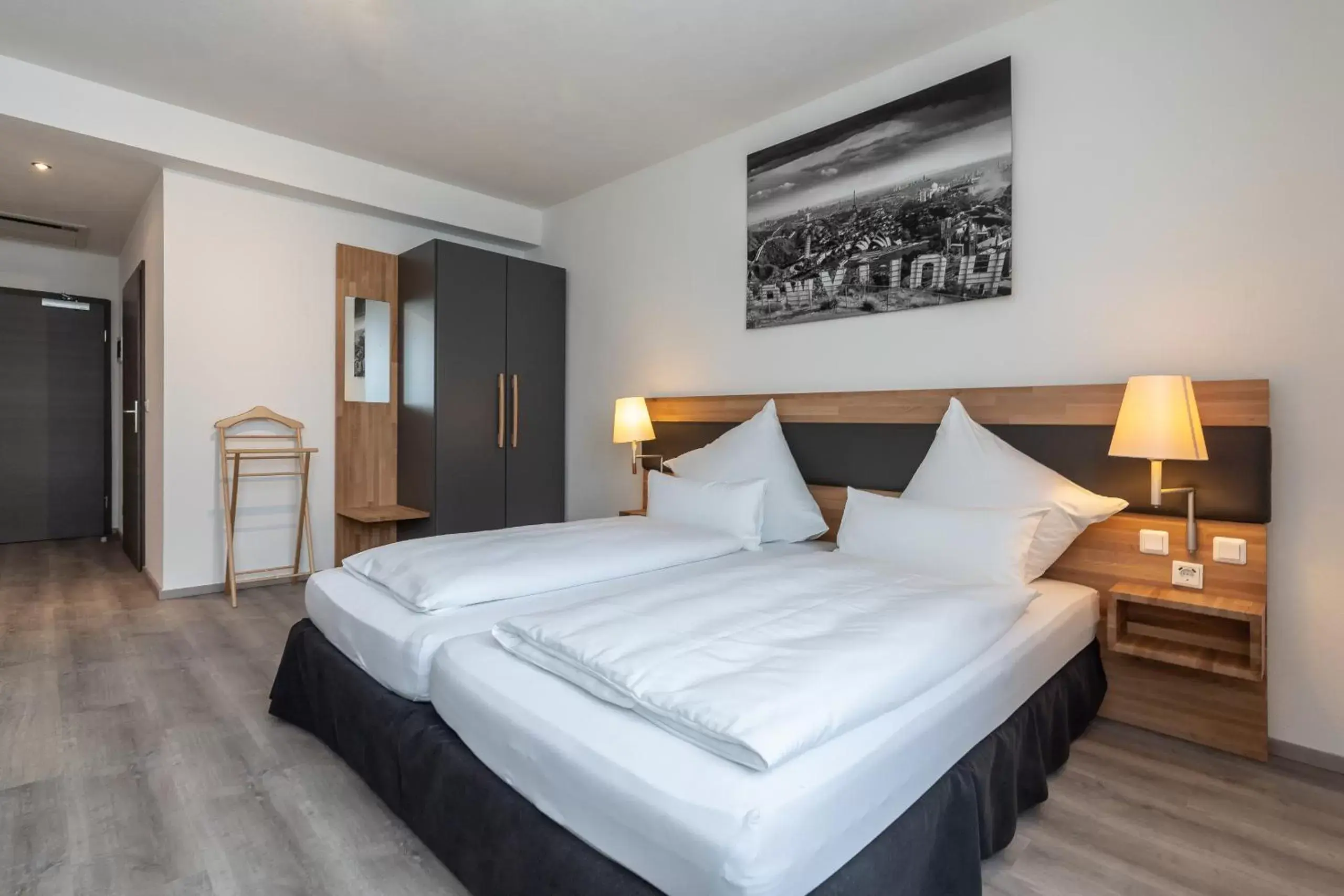 Bedroom, Bed in Hotel in Laisen