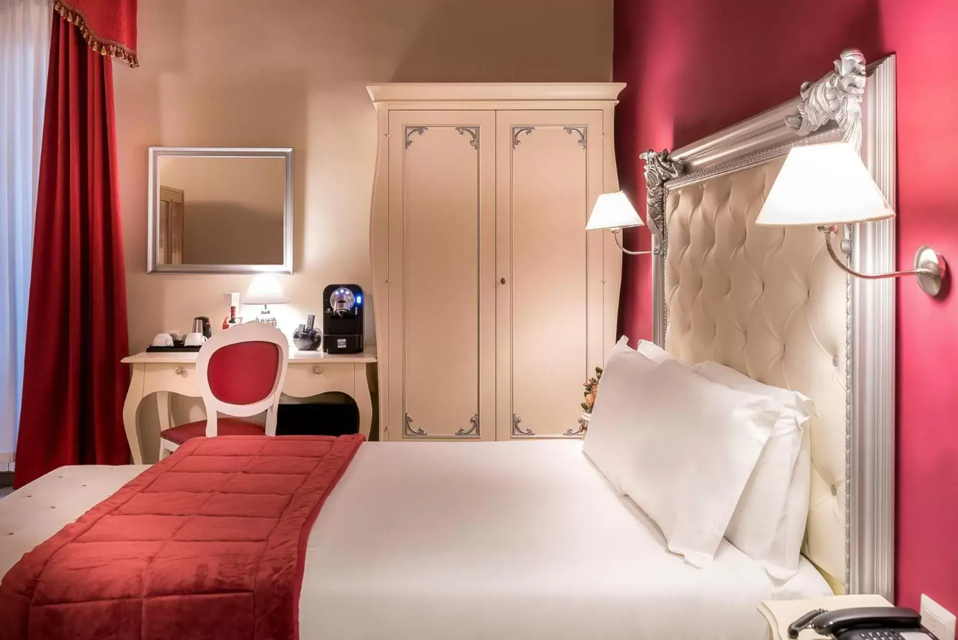 Photo of the whole room, Bed in Hotel Ginori Al Duomo