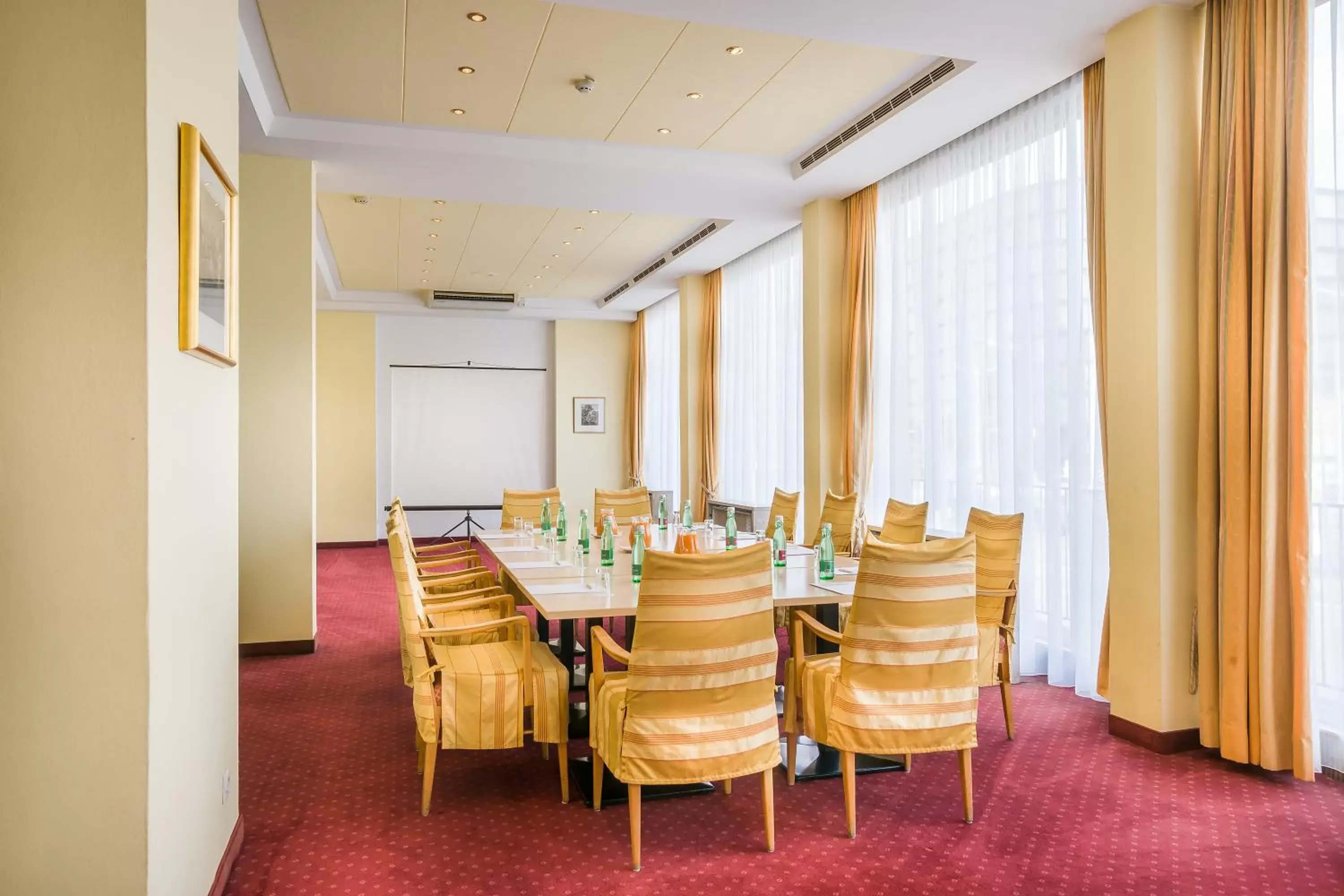 Meeting/conference room, Restaurant/Places to Eat in Novum Hotel Prinz Eugen Hauptbahnhof