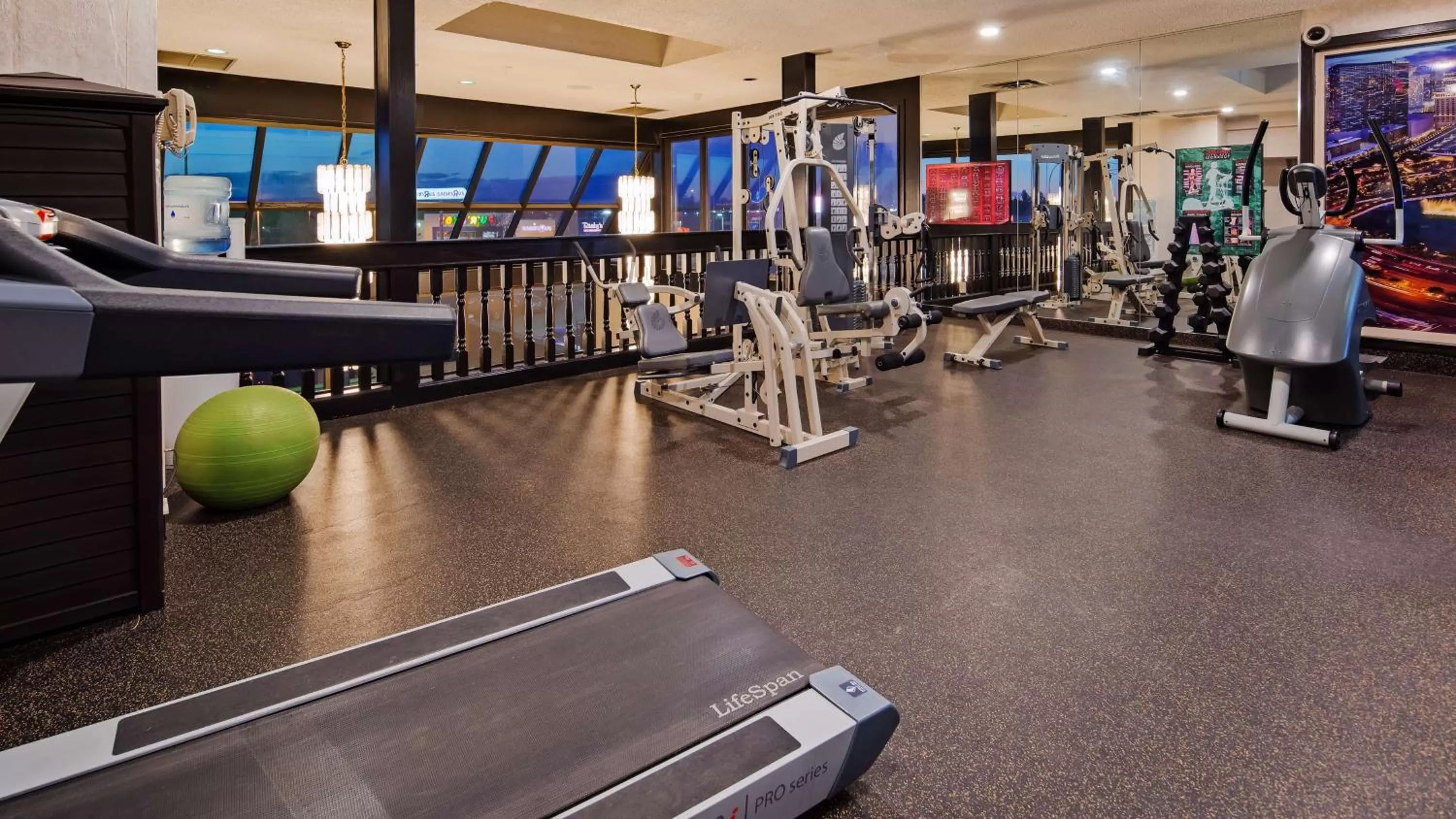 Fitness centre/facilities in Seven Oaks Hotel Regina
