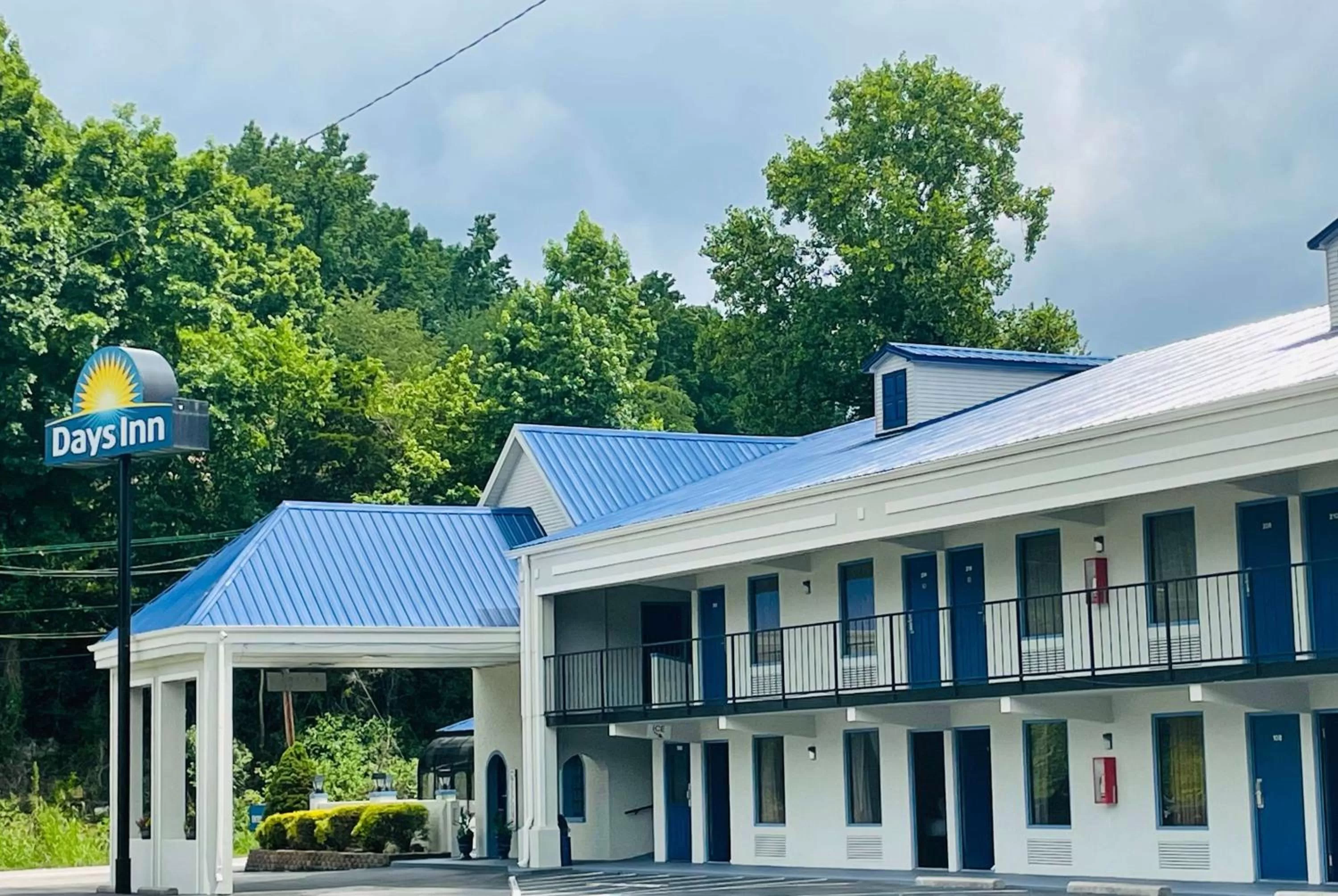 Property building in Days Inn by Wyndham Harriman