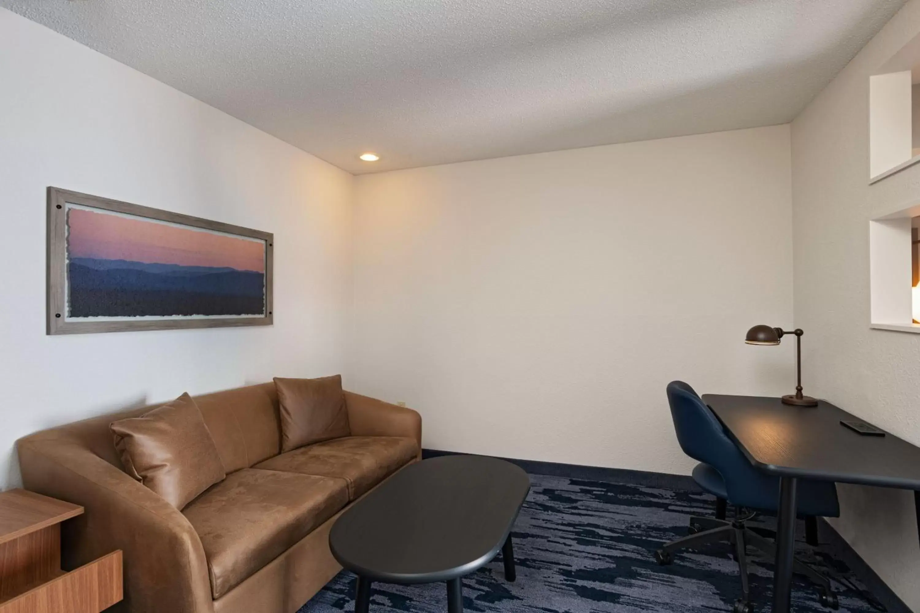 Bedroom, Seating Area in Fairfield Inn & Suites Kansas City Airport